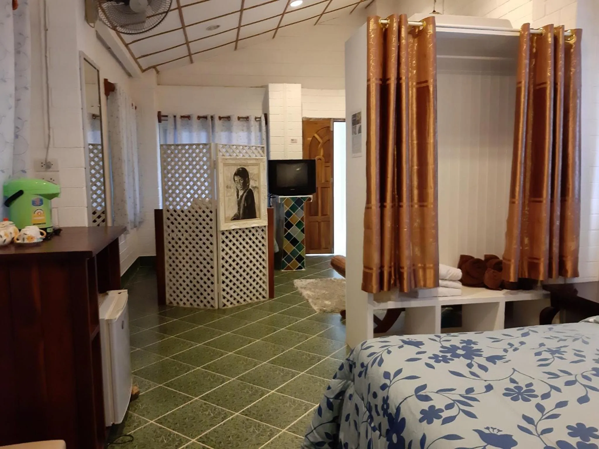 Bed in Banthorphan Resort