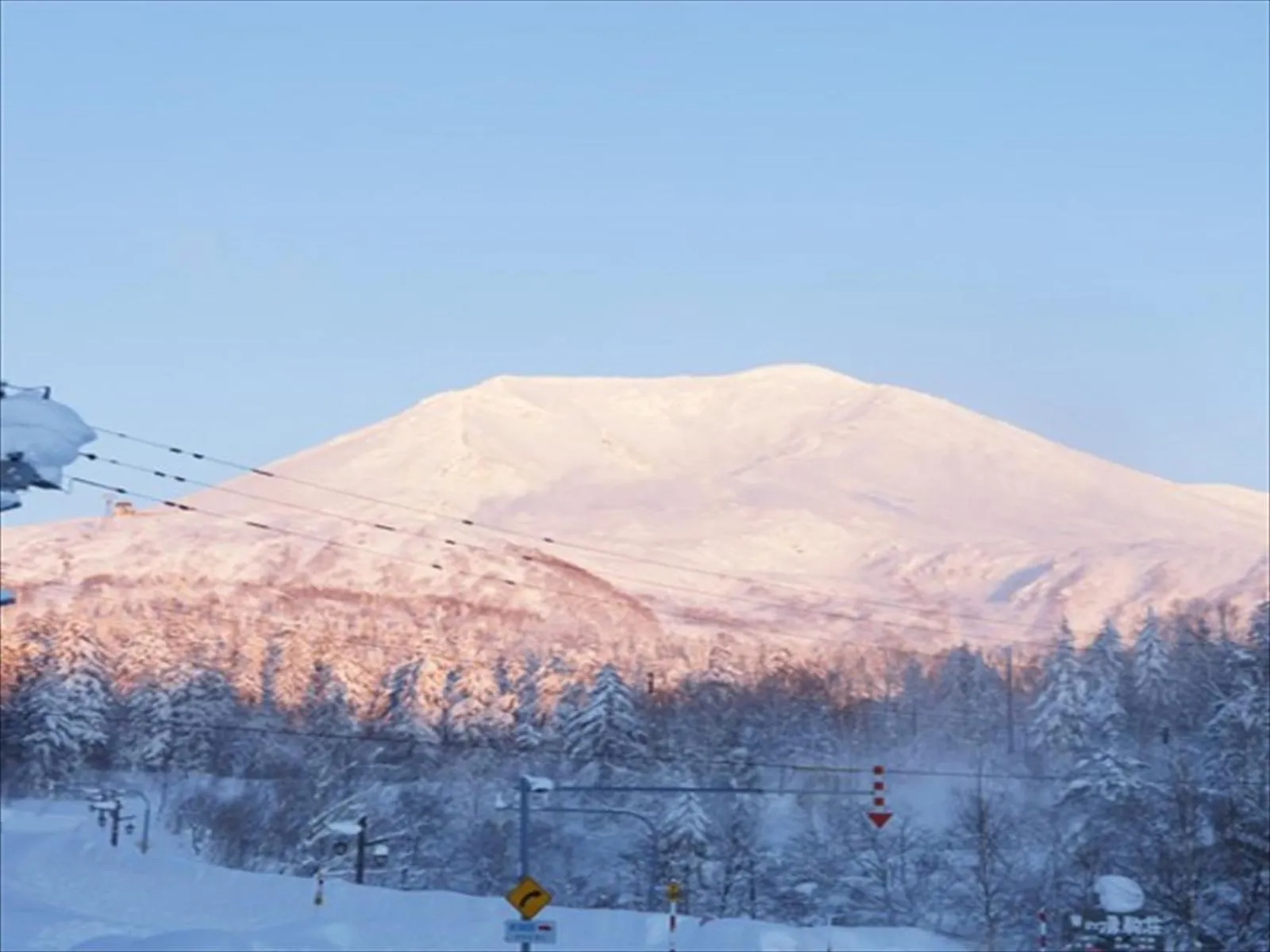Mountain view in K's House Hokkaido - Asahidake Onsen Hostel