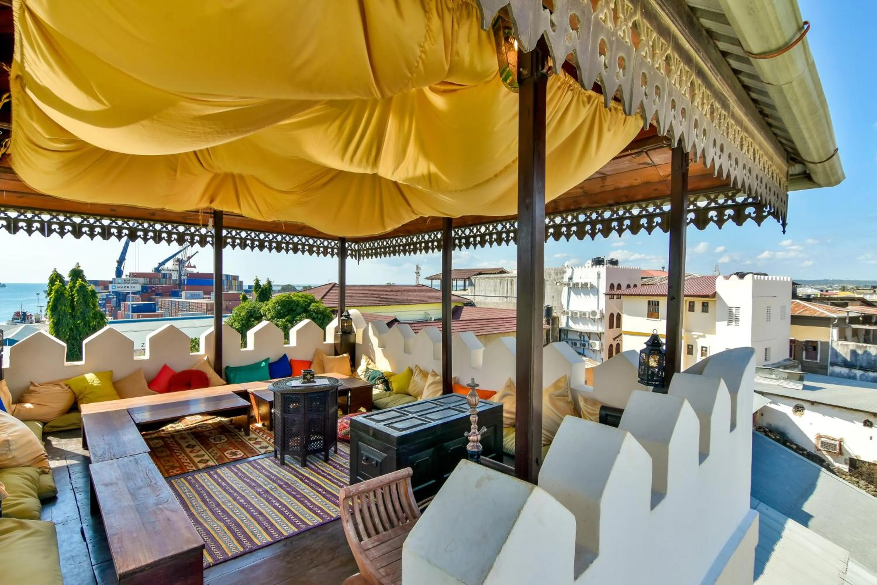 Restaurant/places to eat in Kholle House