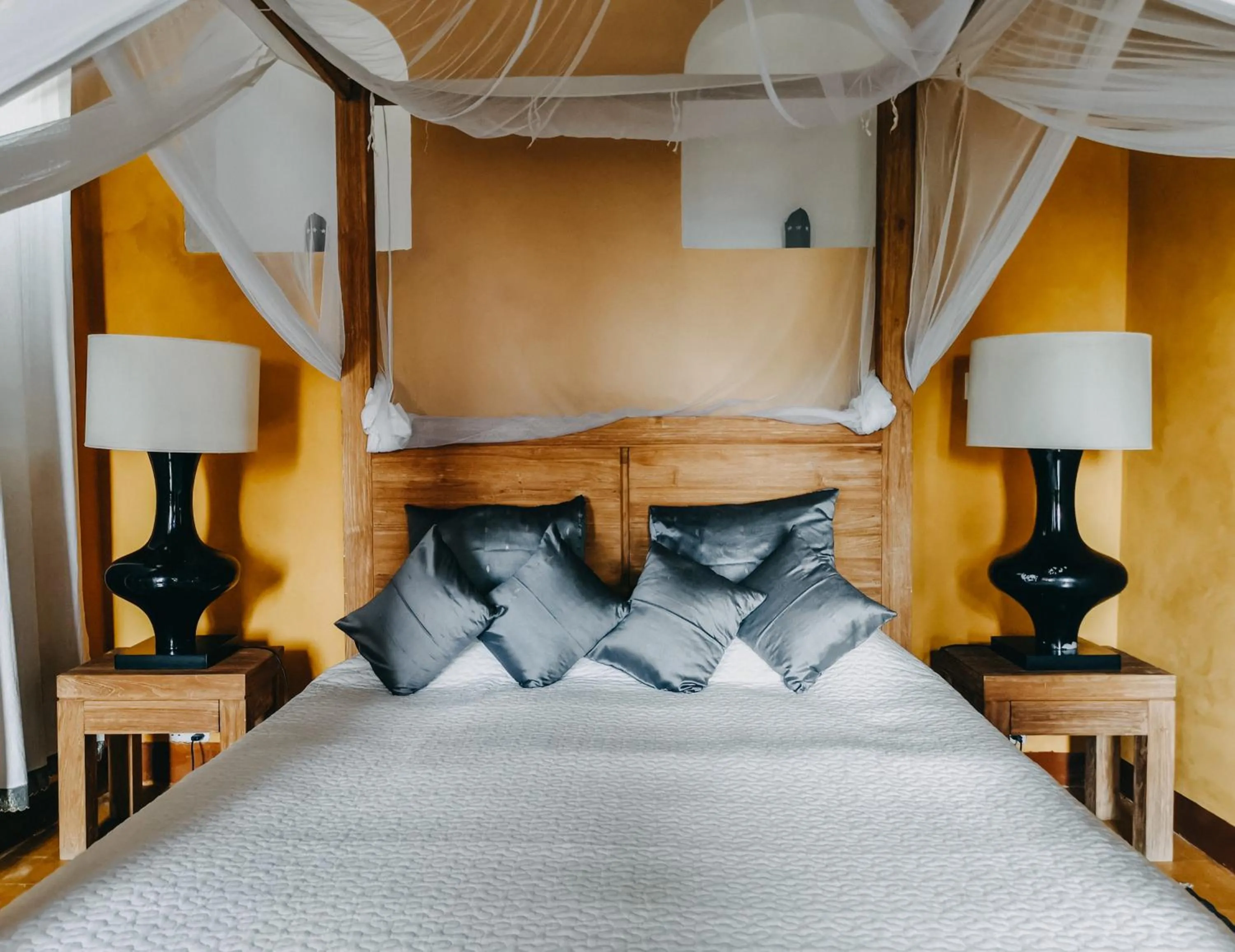 Bedroom, Bed in Kholle House