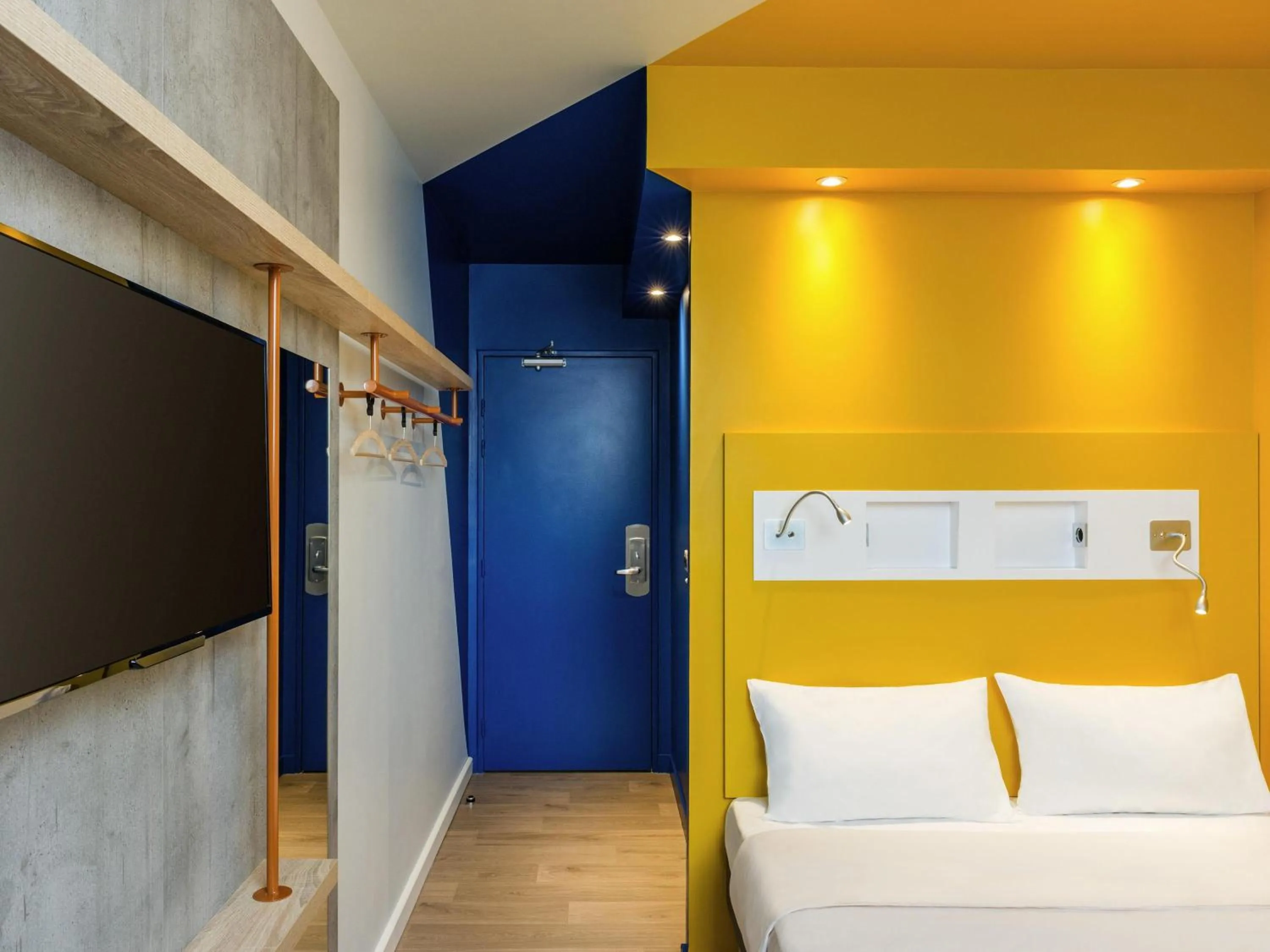 Bedroom, Bed in ibis budget Lyon Est Beynost