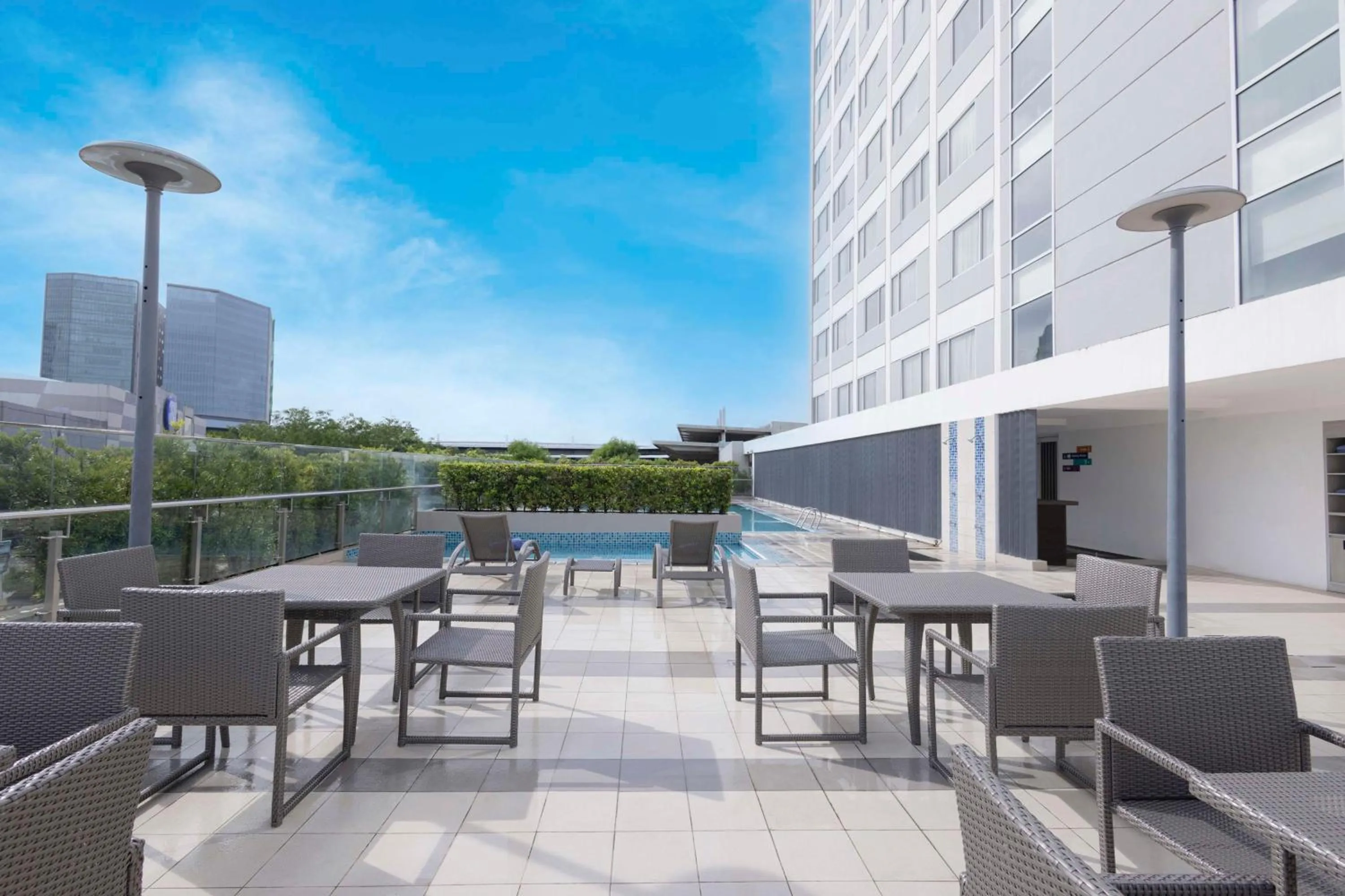 Lounge or bar in Park Inn By Radisson Iloilo