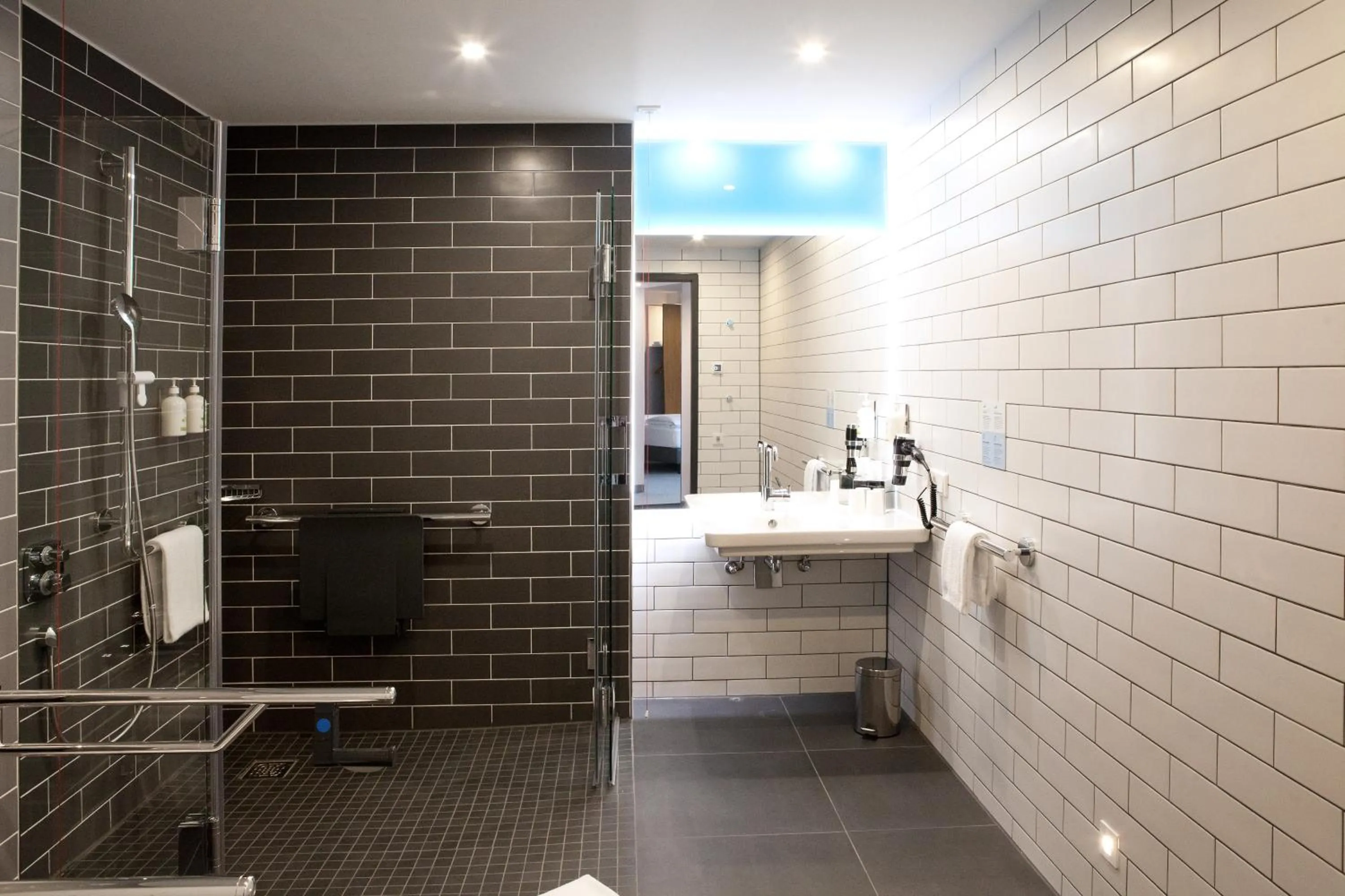 Shower in Holiday Inn Express - Saarbrücken by IHG