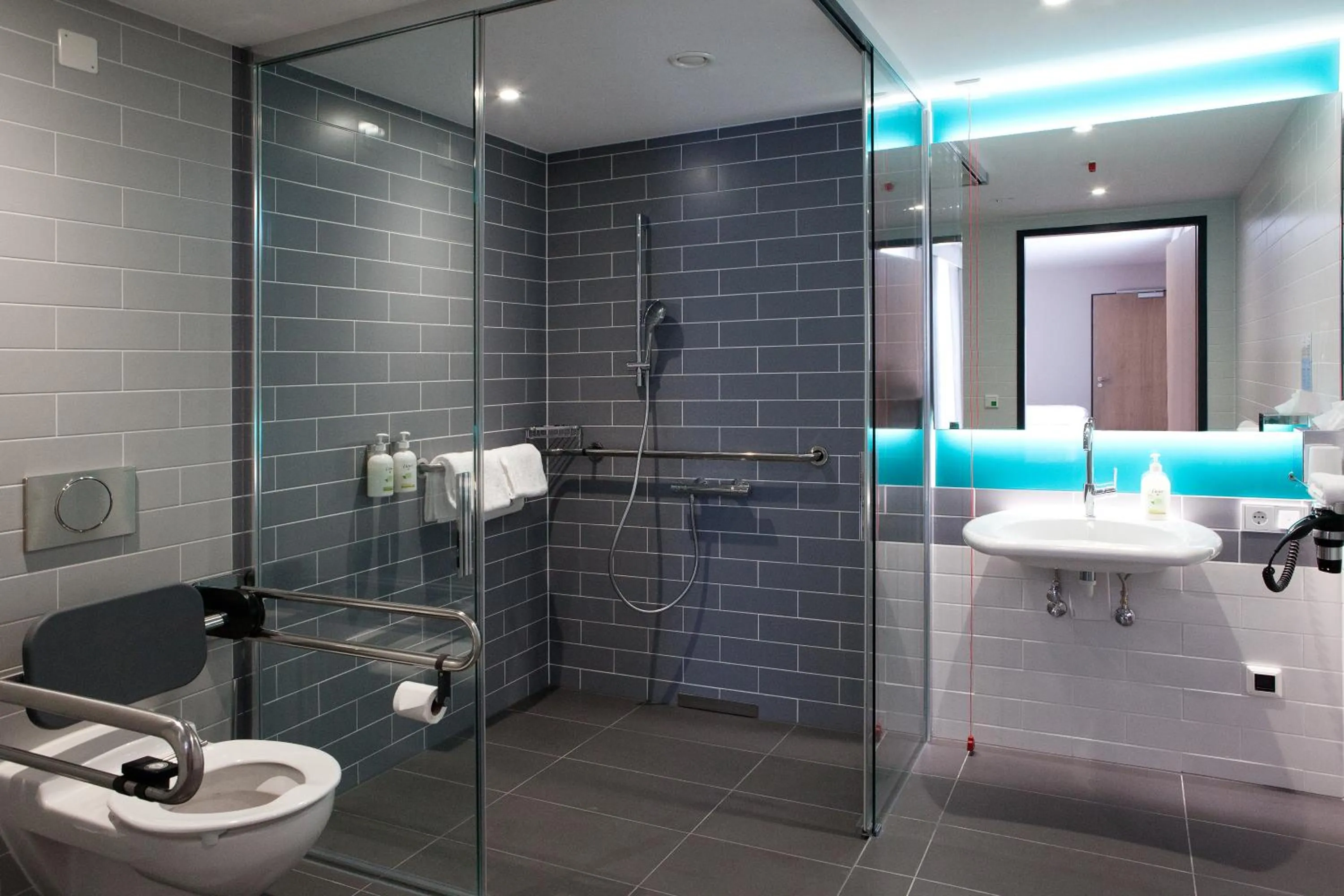 Shower in Holiday Inn Express - Saarbrücken by IHG