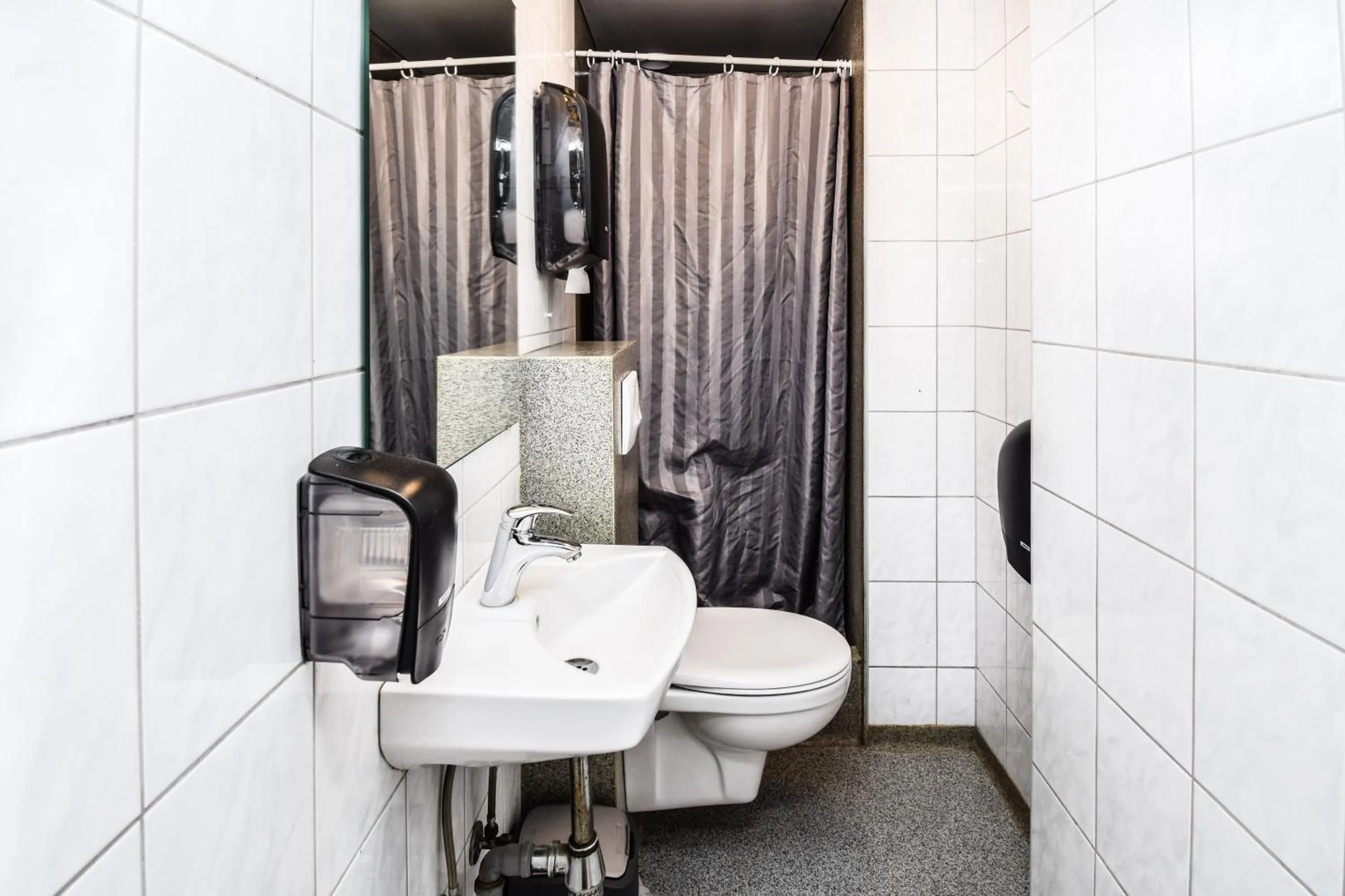 Shower in Guesthouse Aurora