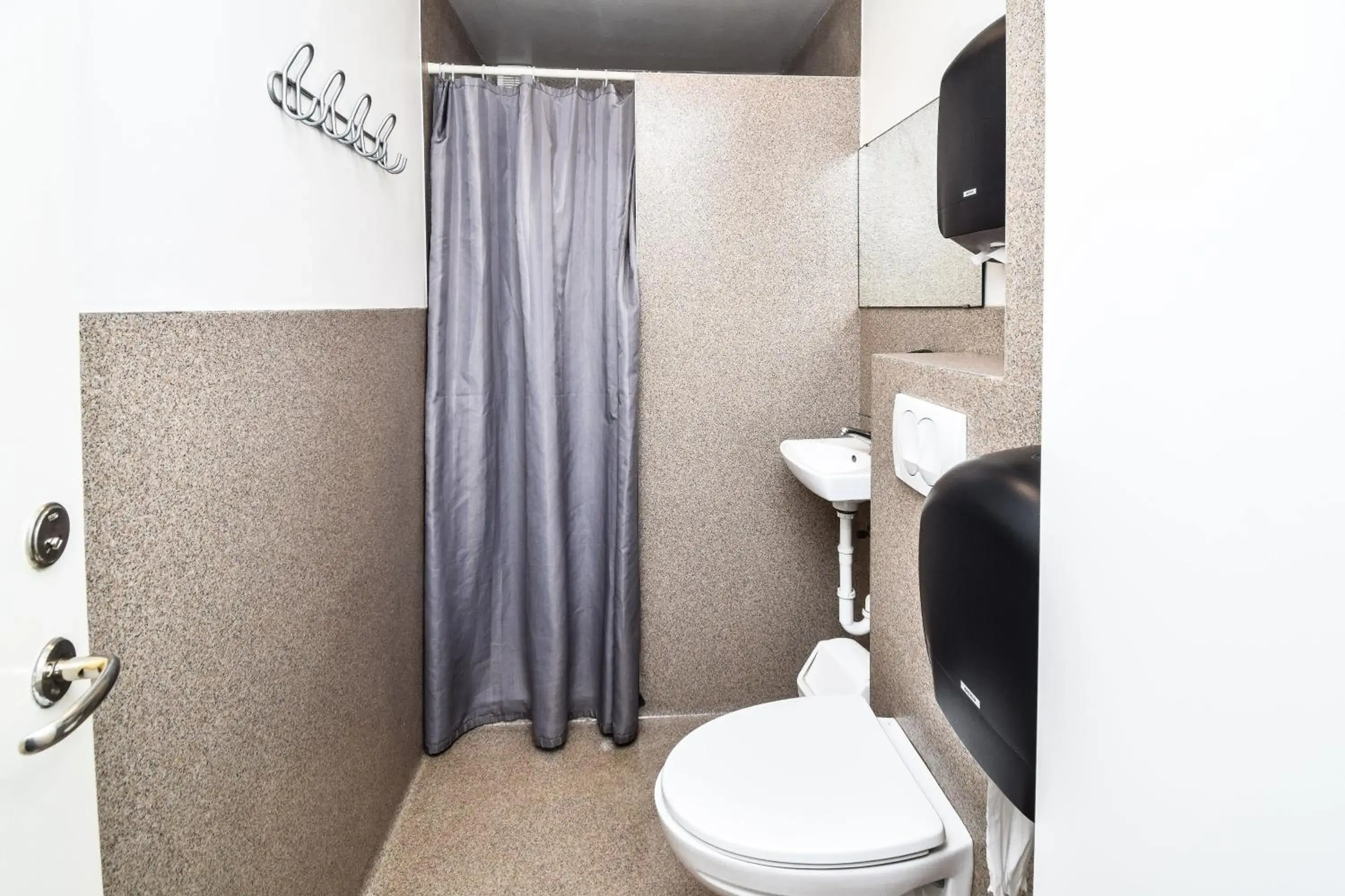 Double or Twin Room with Private Bathroom in Guesthouse Aurora Double or Twin Room with Private Bathroom in Guesthouse Aurora