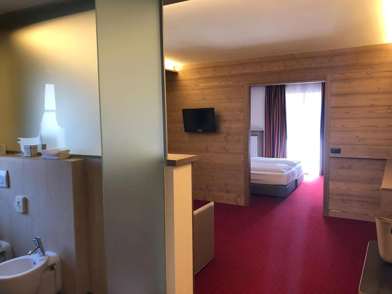 Photo of the whole room, Bed in Hotel Touring