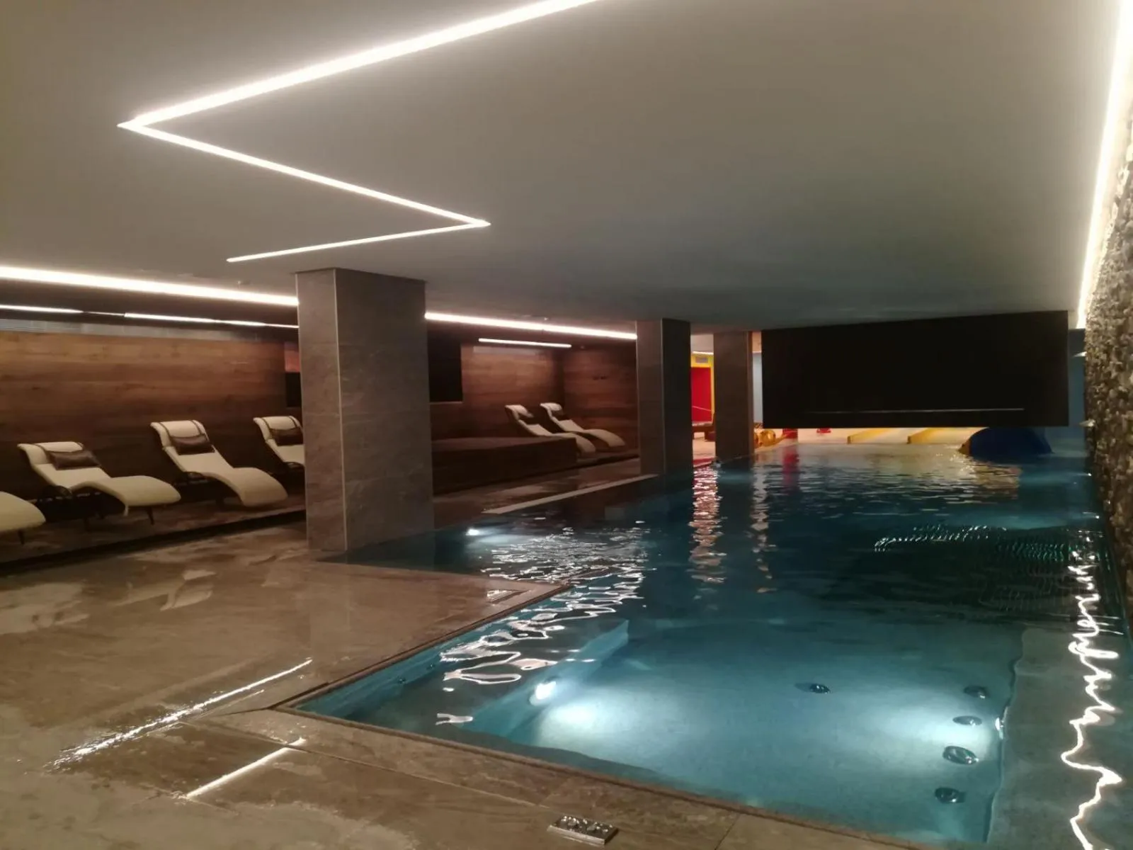 Swimming pool in Hotel Touring