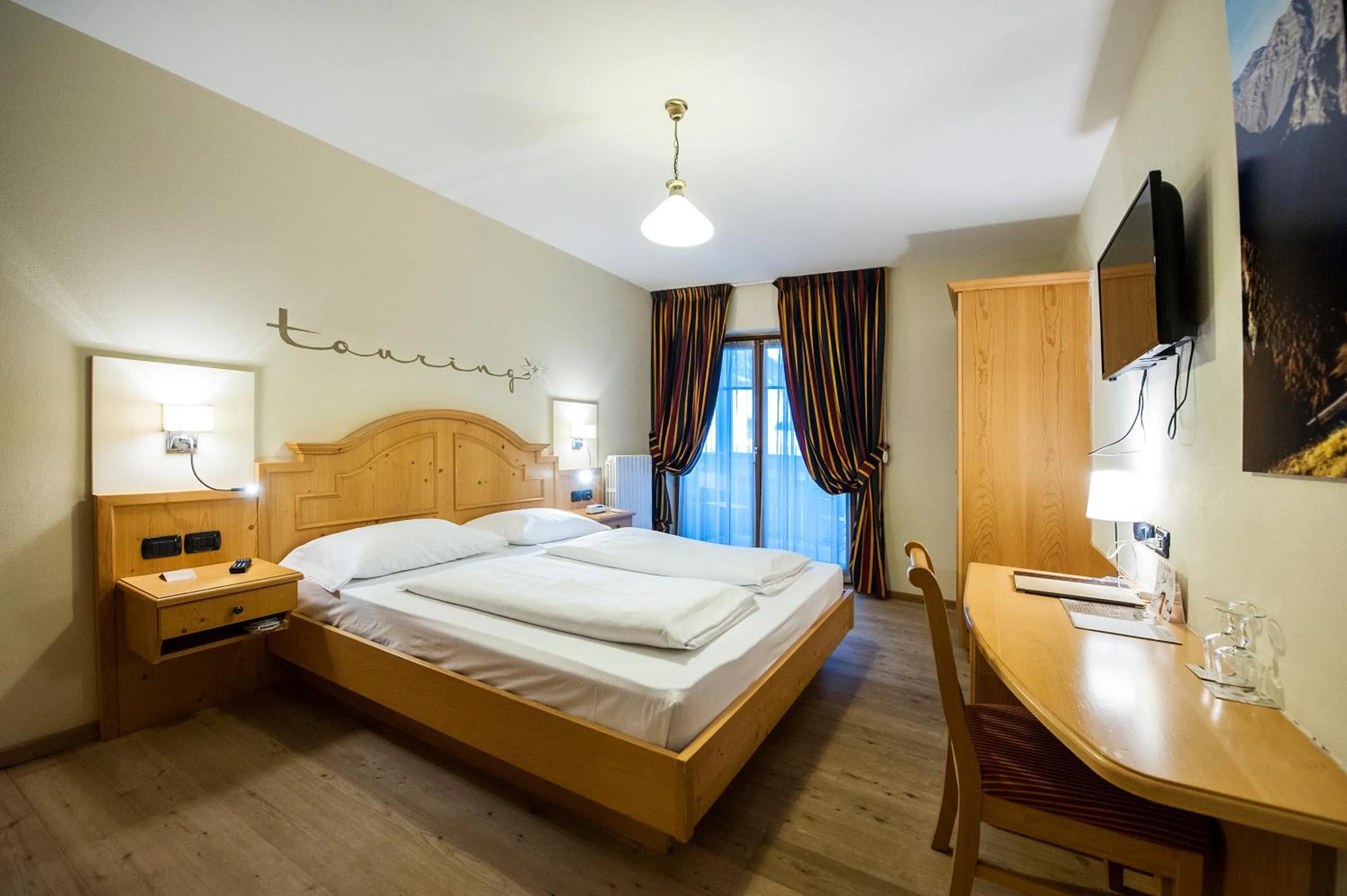 Photo of the whole room, Bed in Hotel Touring