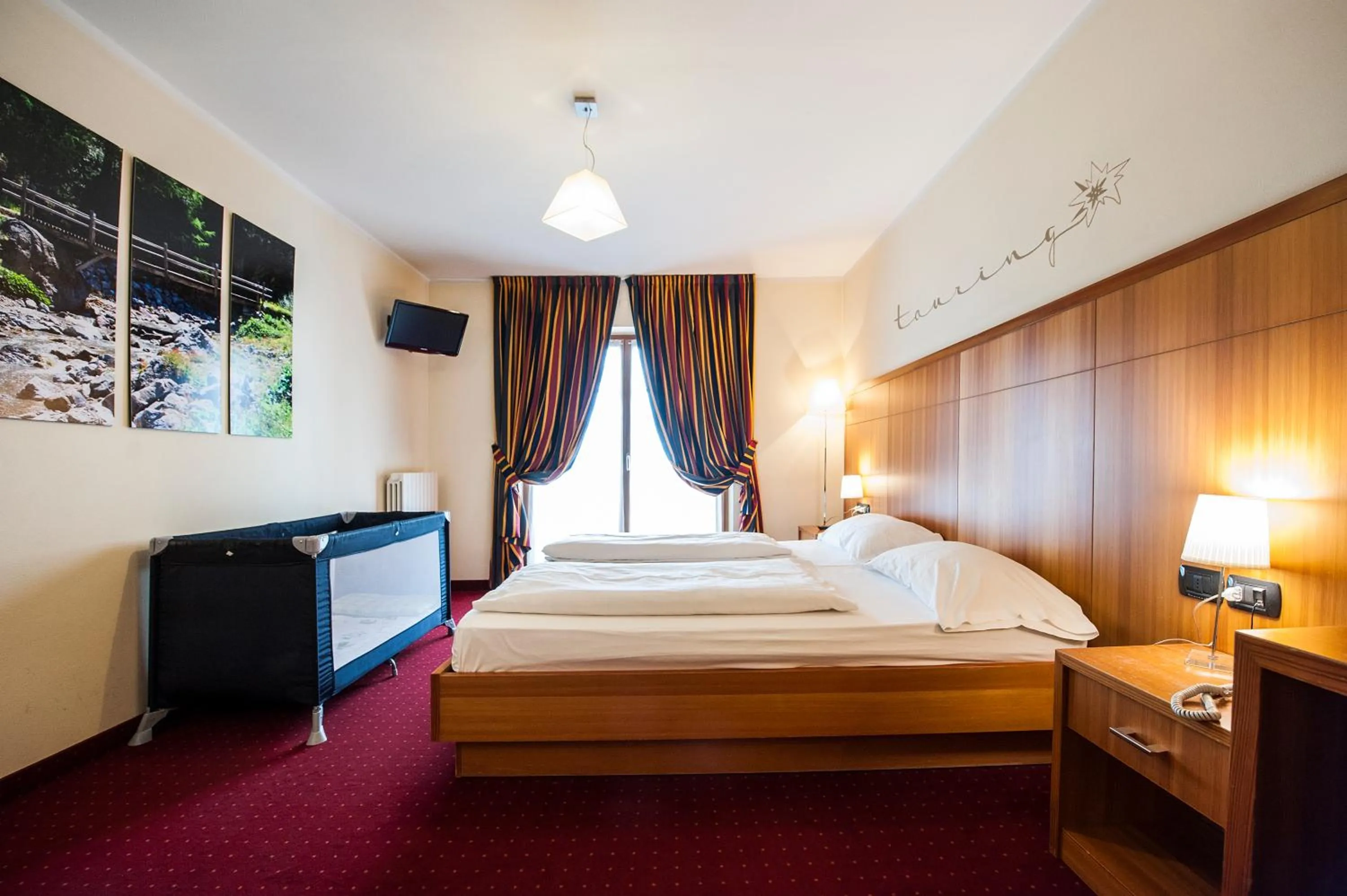 Bedroom, Bed in Hotel Touring