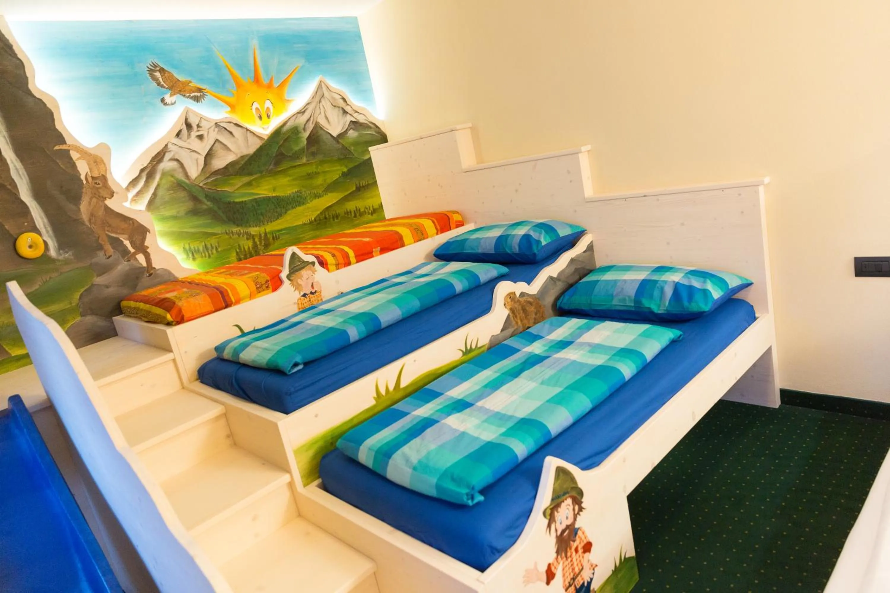 bunk bed, Bed in Hotel Touring