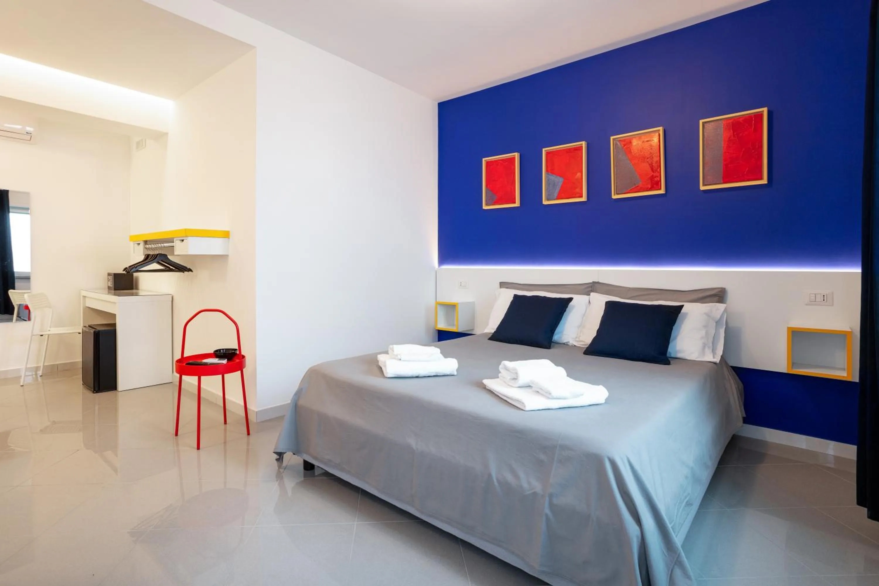 Photo of the whole room, Bed in Nesea