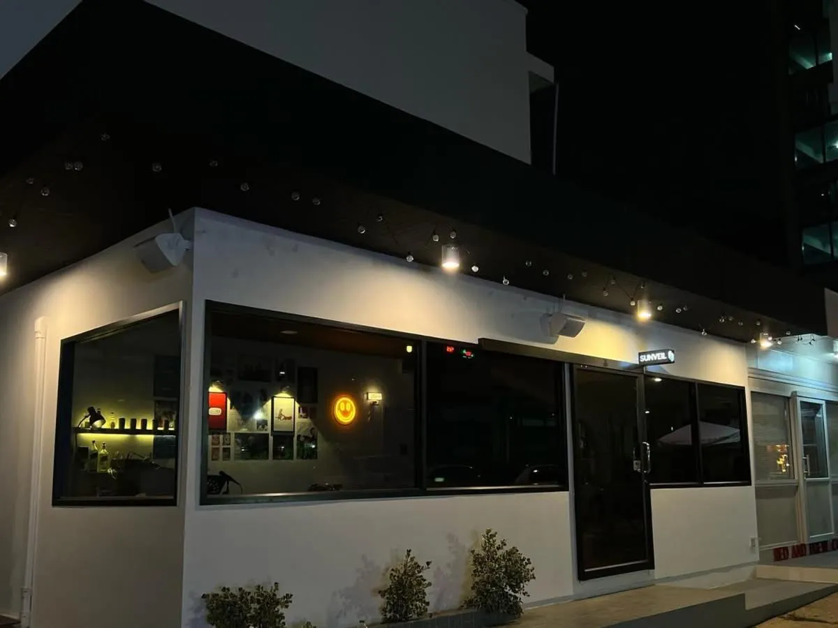 Restaurant/places to eat in Bordin Hotel