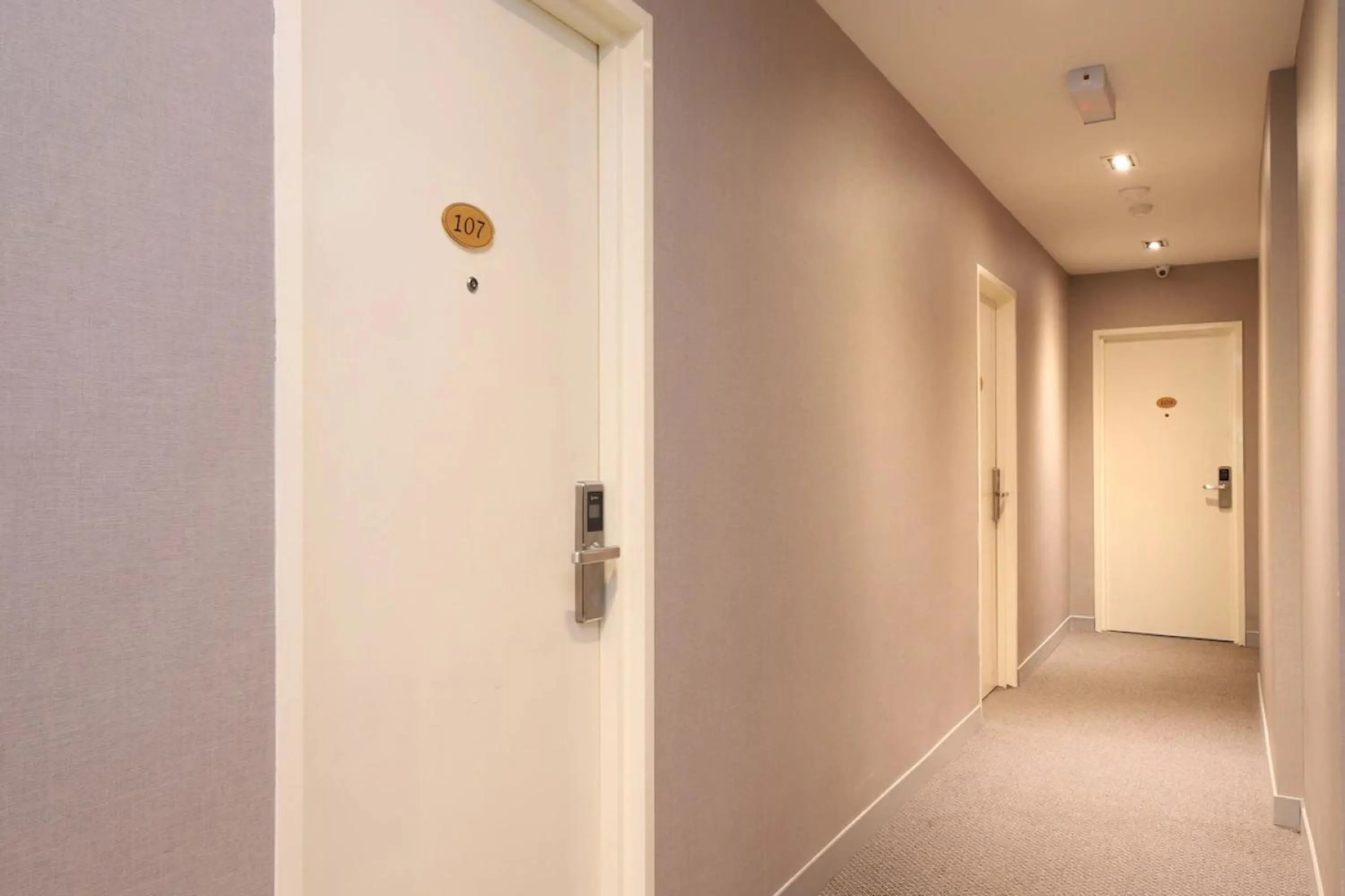 Area and facilities in De Cyber Boutique Hotel