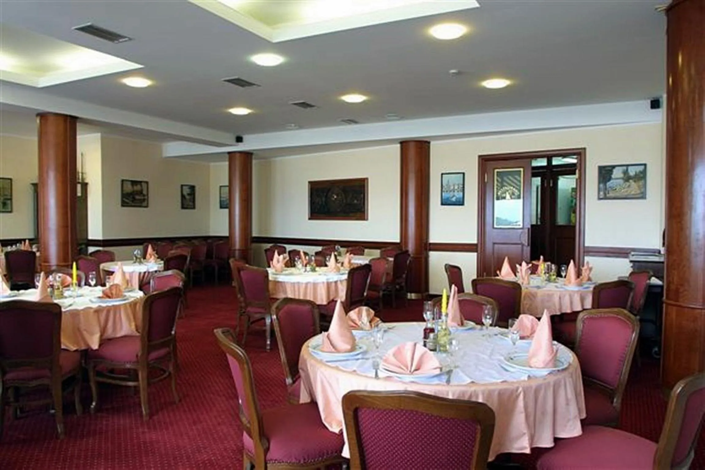 Restaurant/places to eat in Hotel Miramare