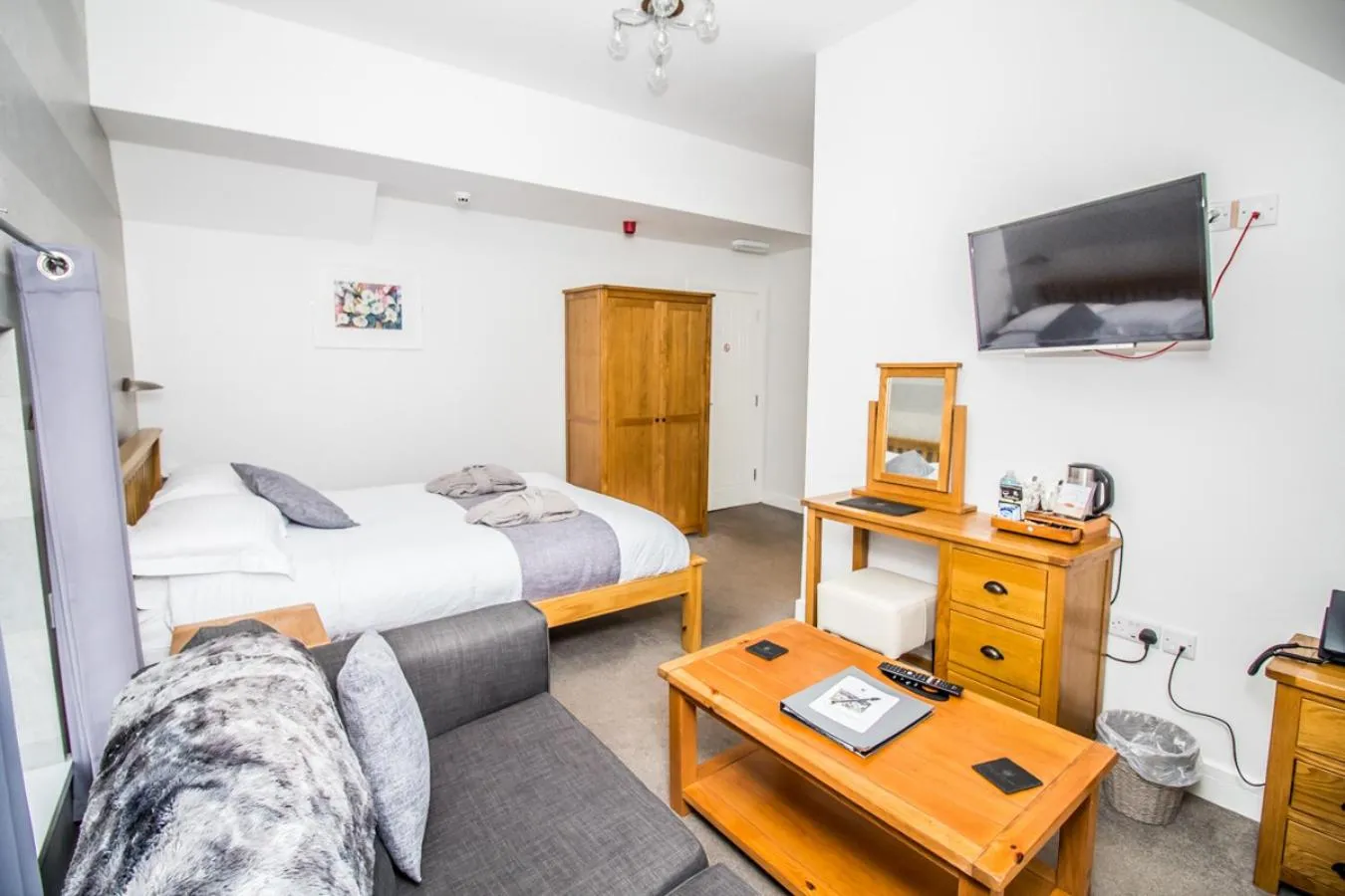 Bedroom, Bed in The Saxon Inn