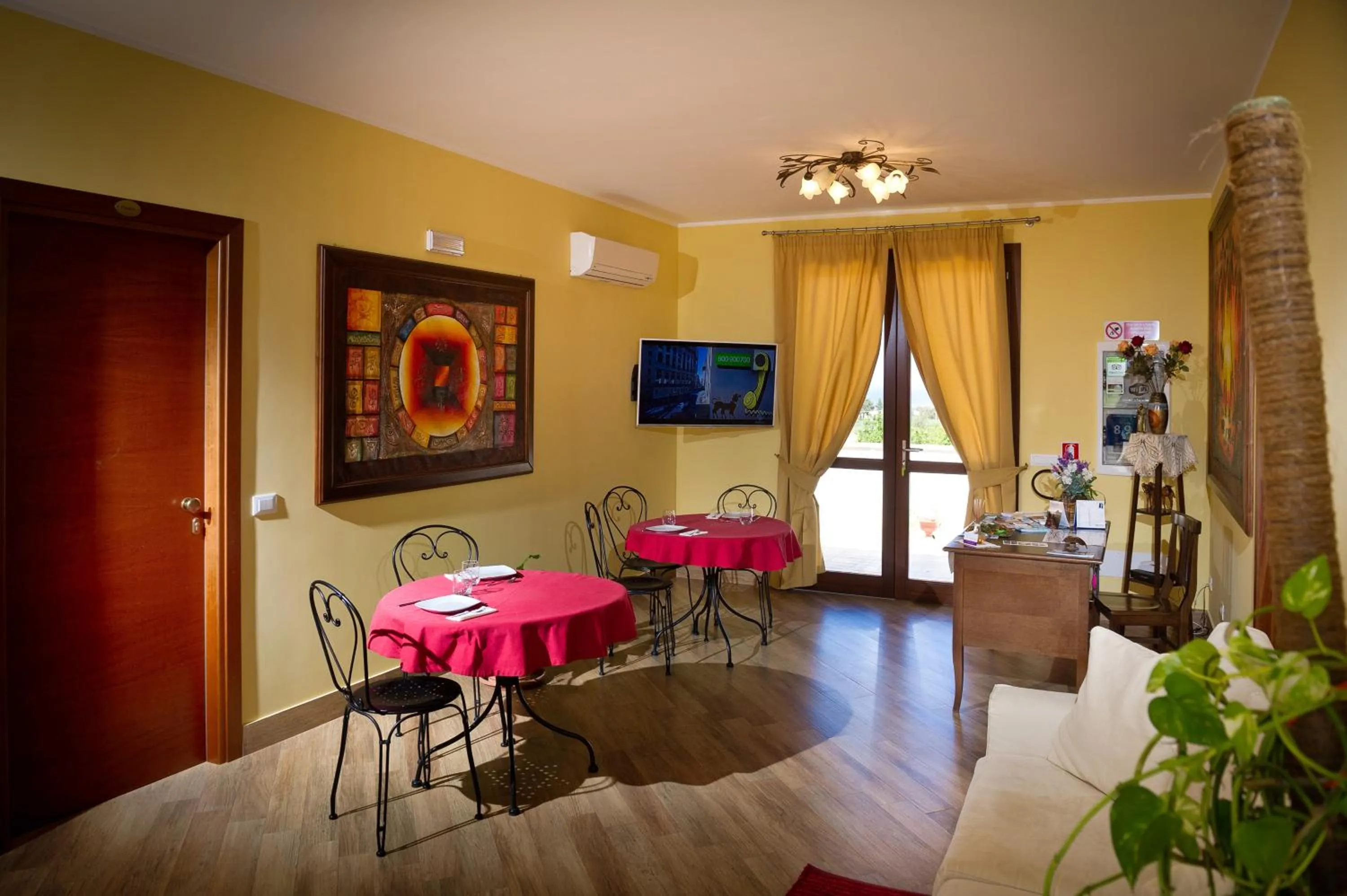 Seating area in Al Cantuccio