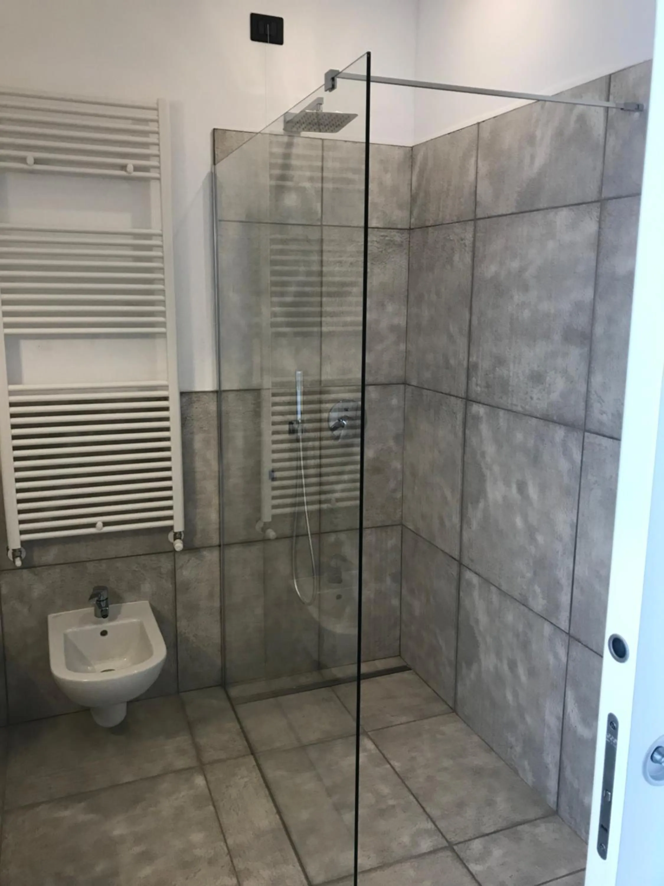 Shower in taverna napoleone