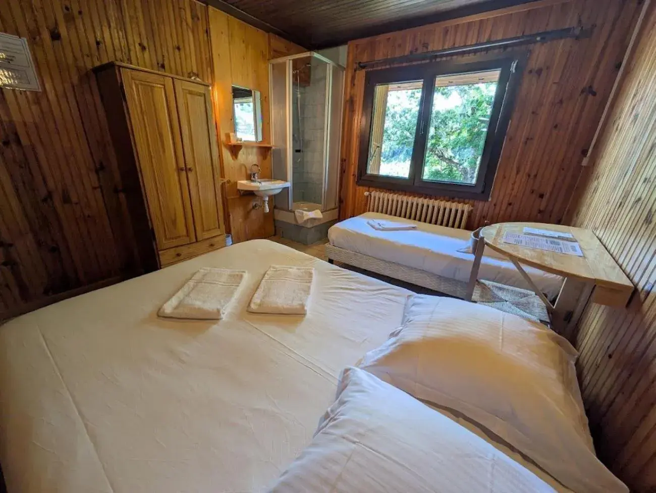 Triple Room with Shared Toilet in Auberge de Pra-Loup Triple Room with Shared Toilet in Auberge de Pra-Loup