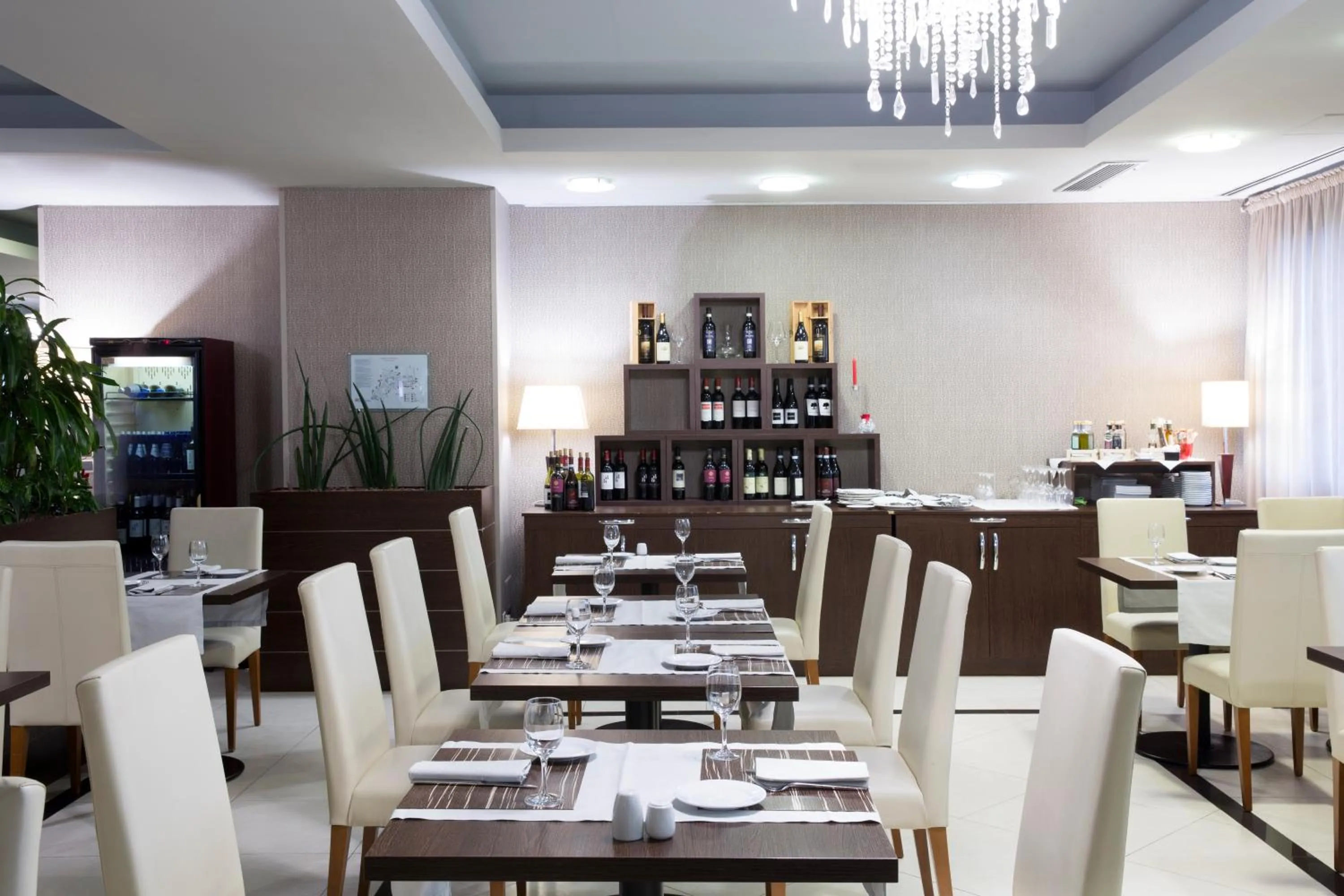 Restaurant/places to eat in Zeus Essence Dolce by Wyndham Milan Malpensa