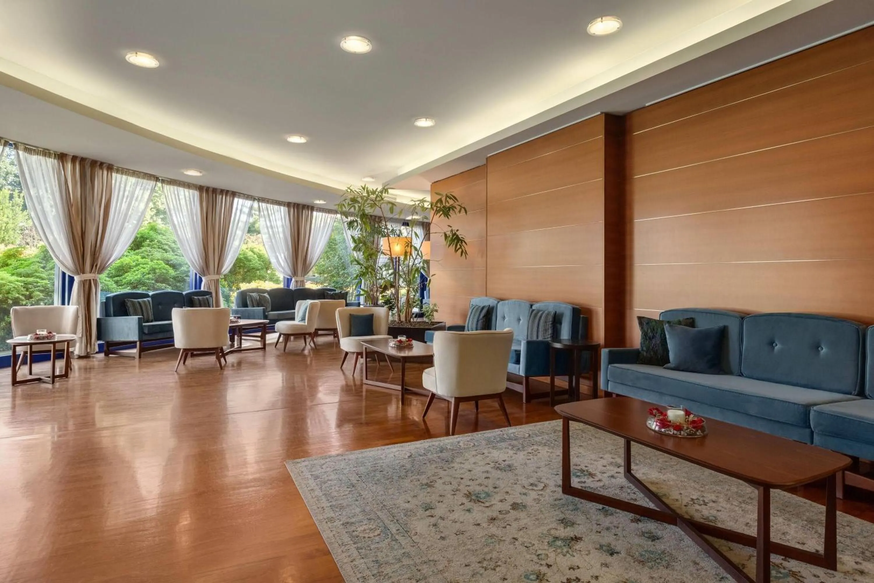 Lobby or reception in Zeus Essence Dolce by Wyndham Milan Malpensa