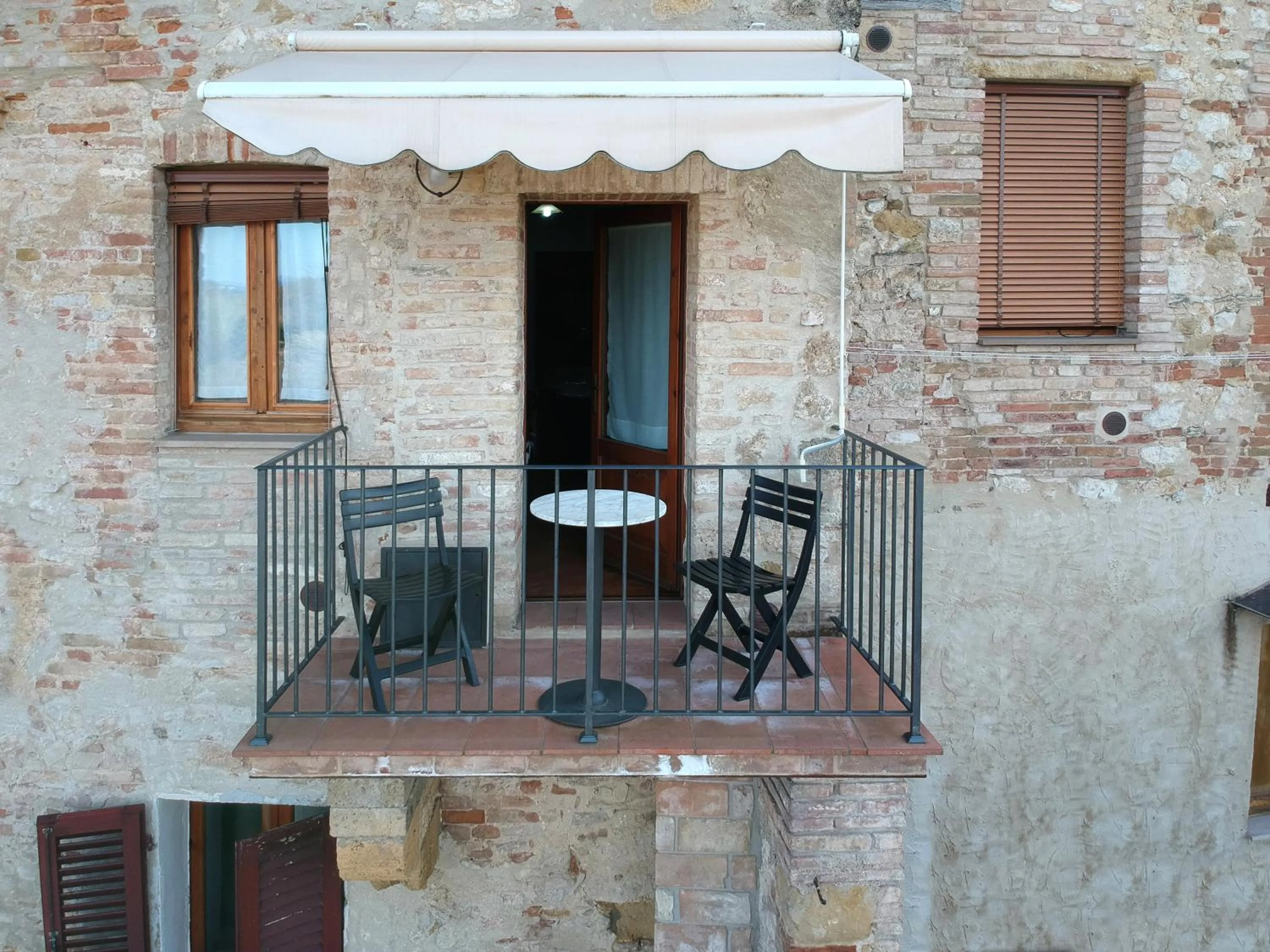 Dietro Le Mura