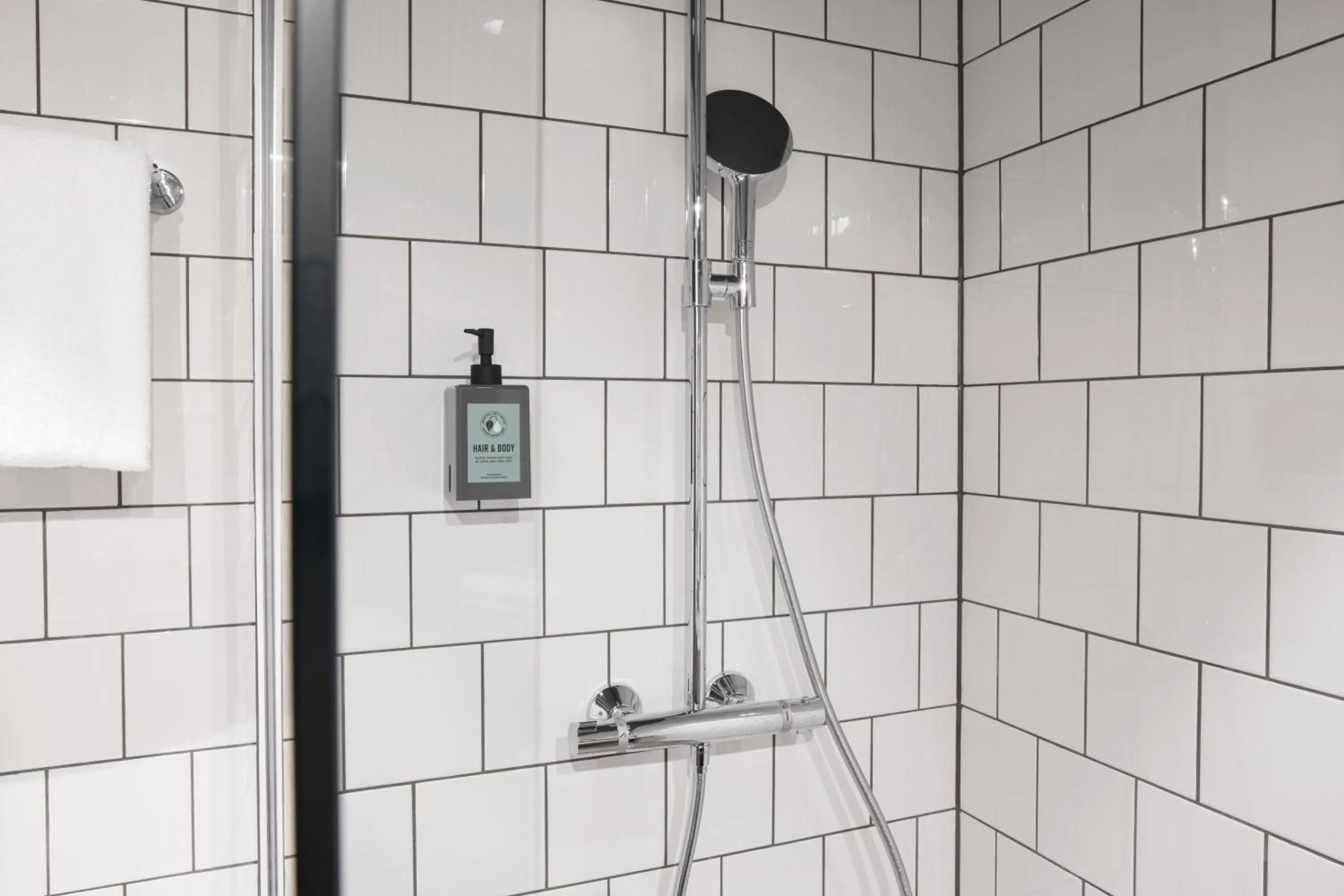 Shower in Comfort Hotel Arlanda Airport Terminal