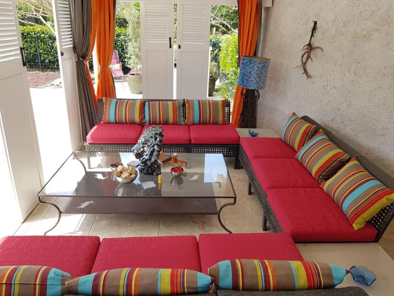 Pool view in Chateau des Perichons