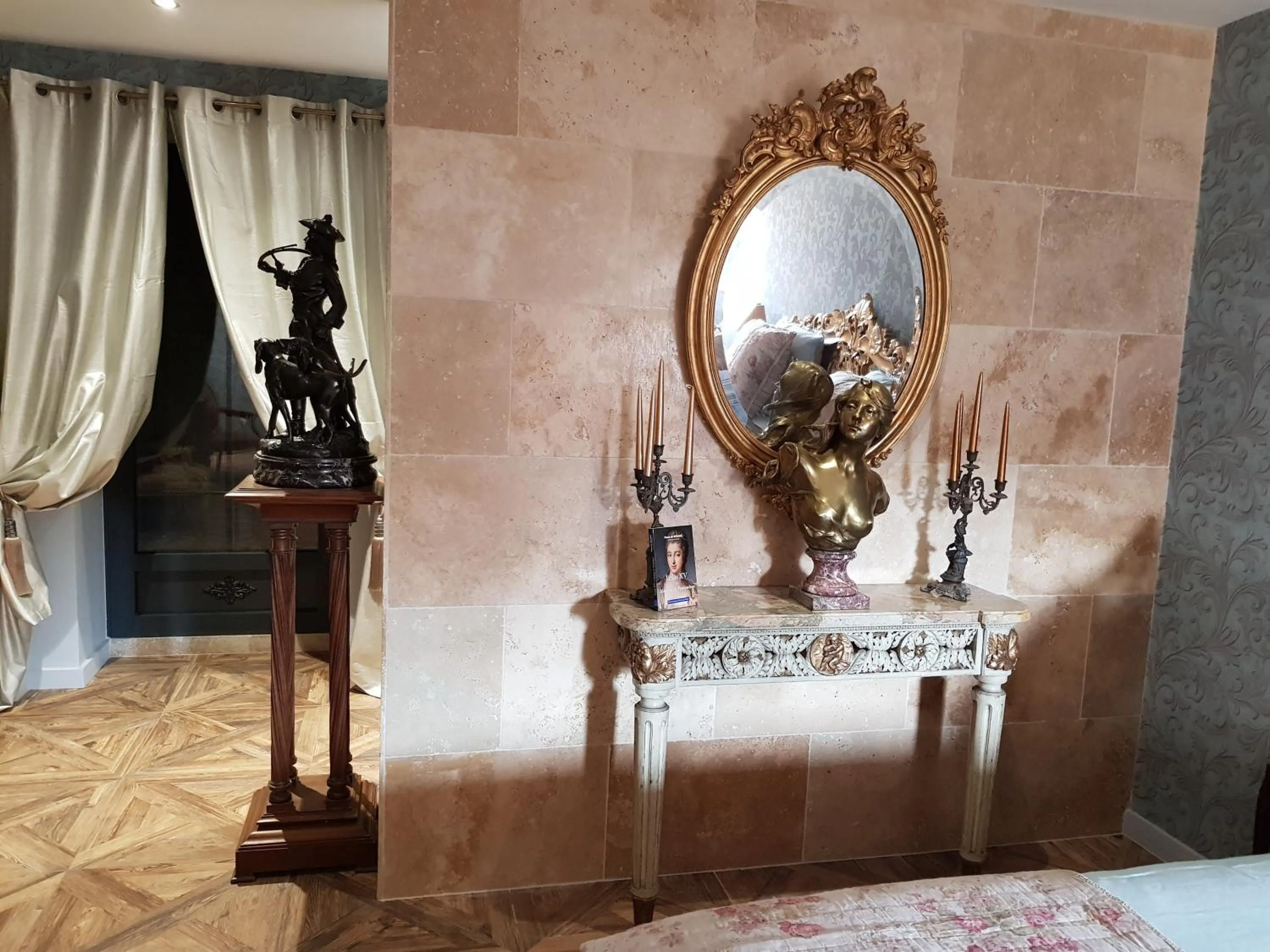 Property building in Chateau des Perichons