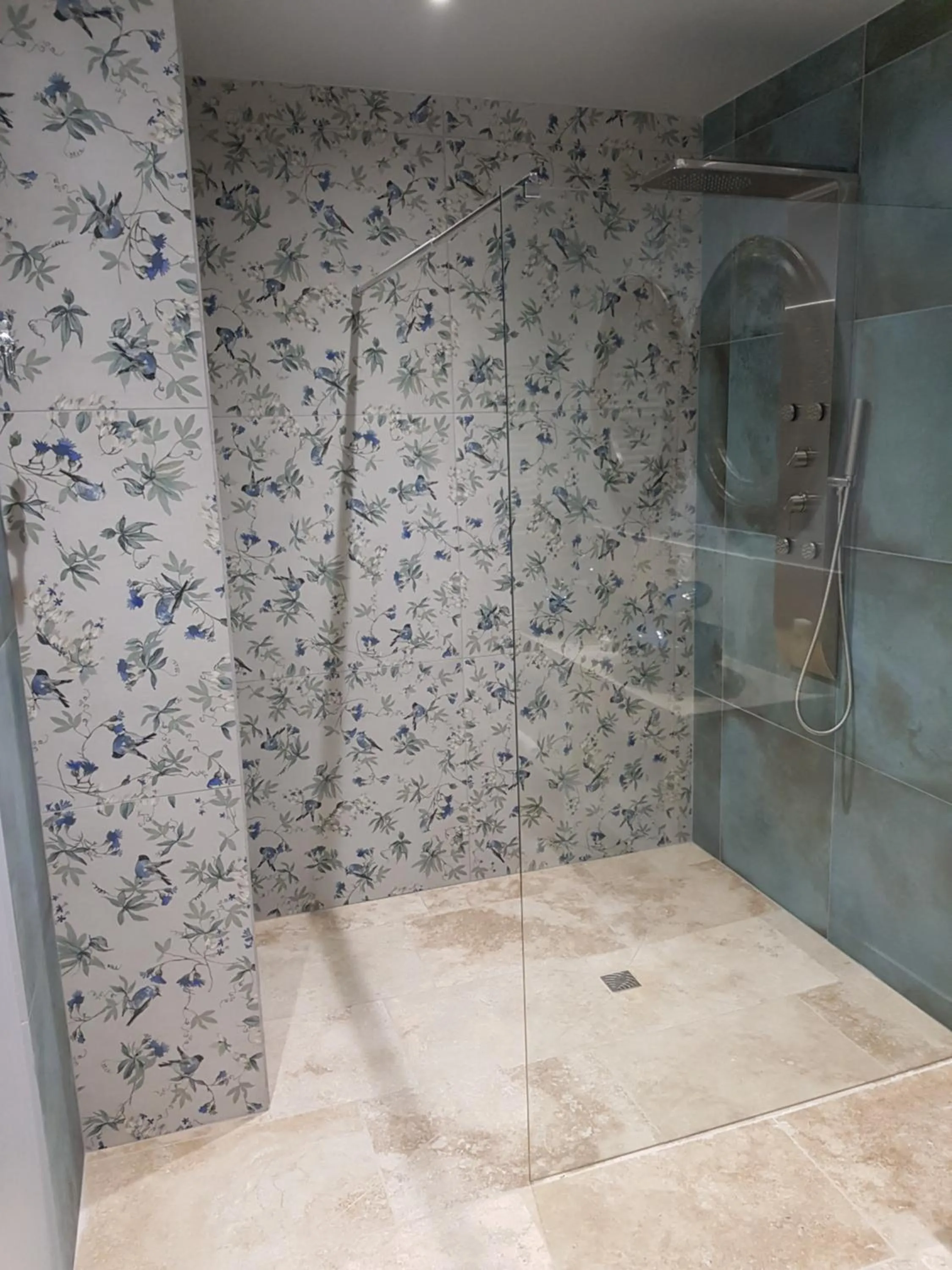 Shower in Chateau des Perichons