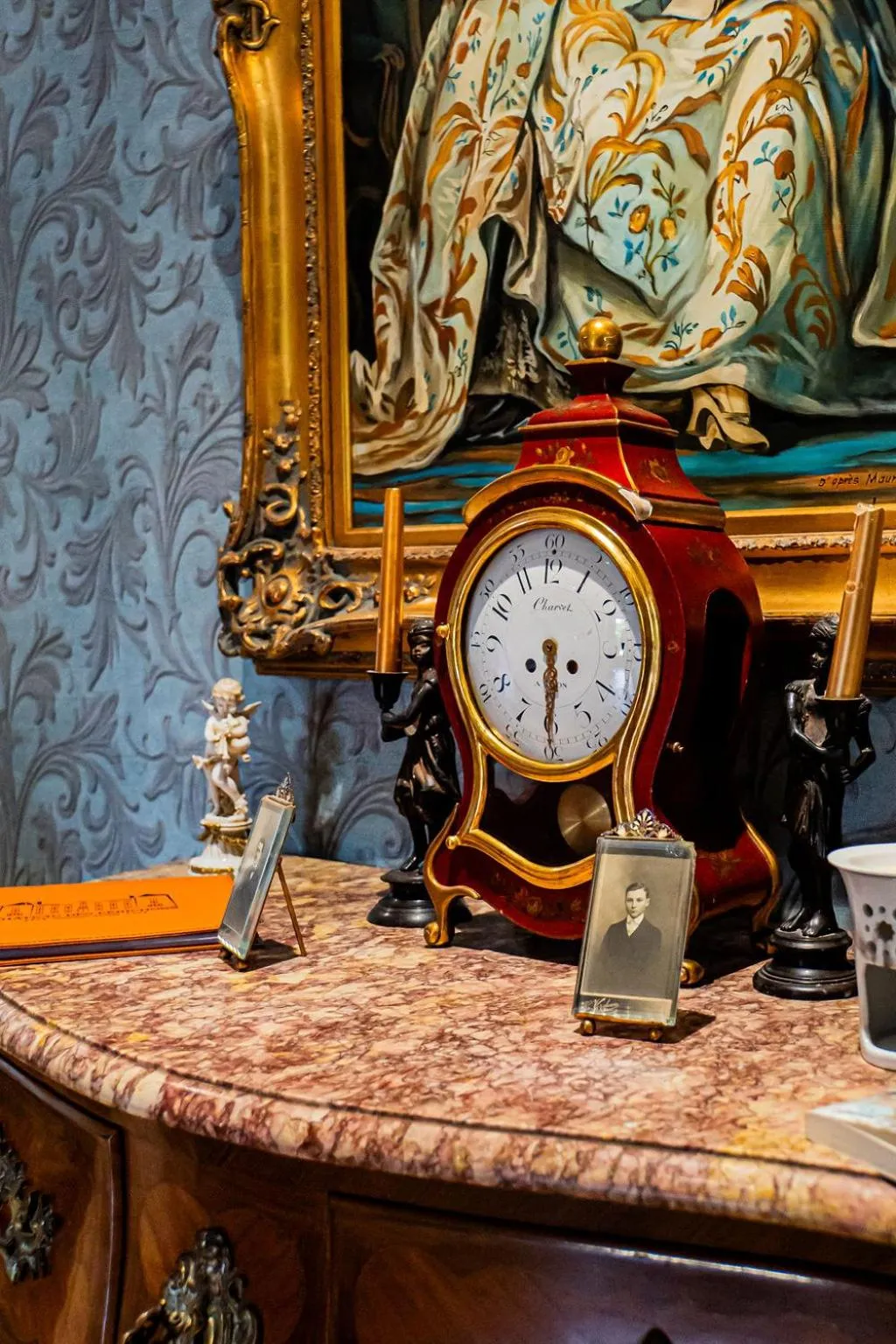 Property building in Chateau des Perichons