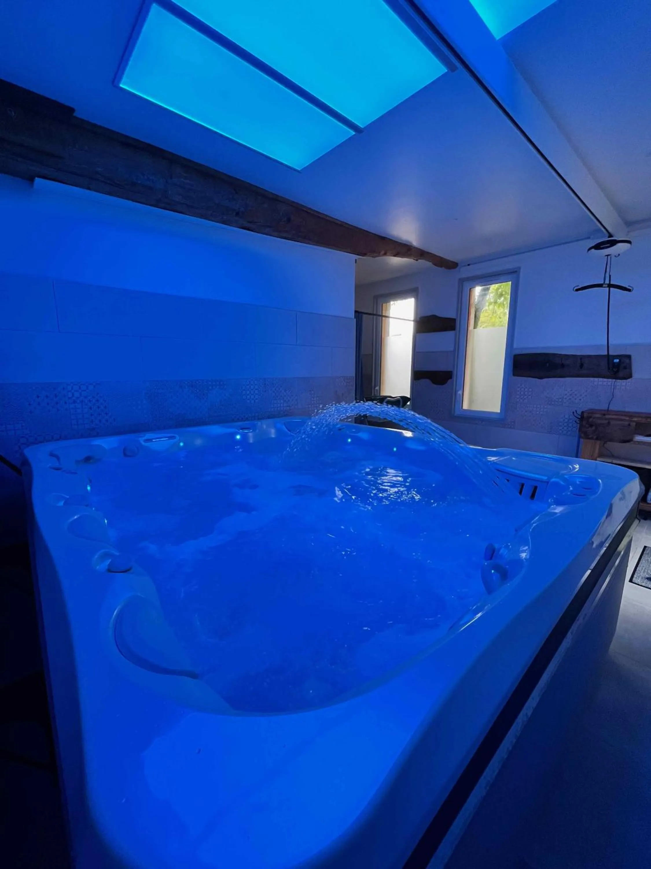 Hot Tub, Bed in Les Bobos à la ferme