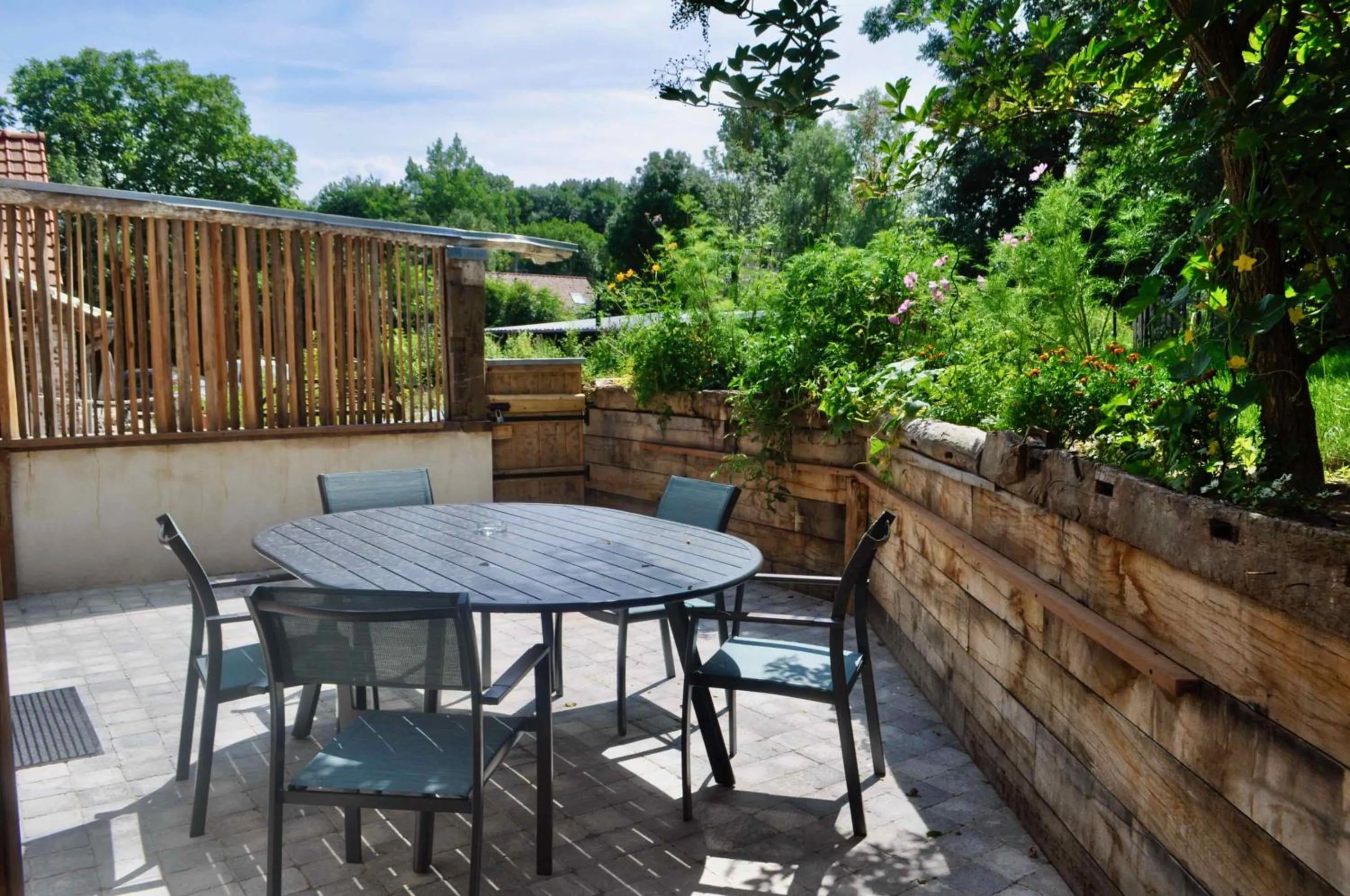 Patio in Les Bobos à la ferme