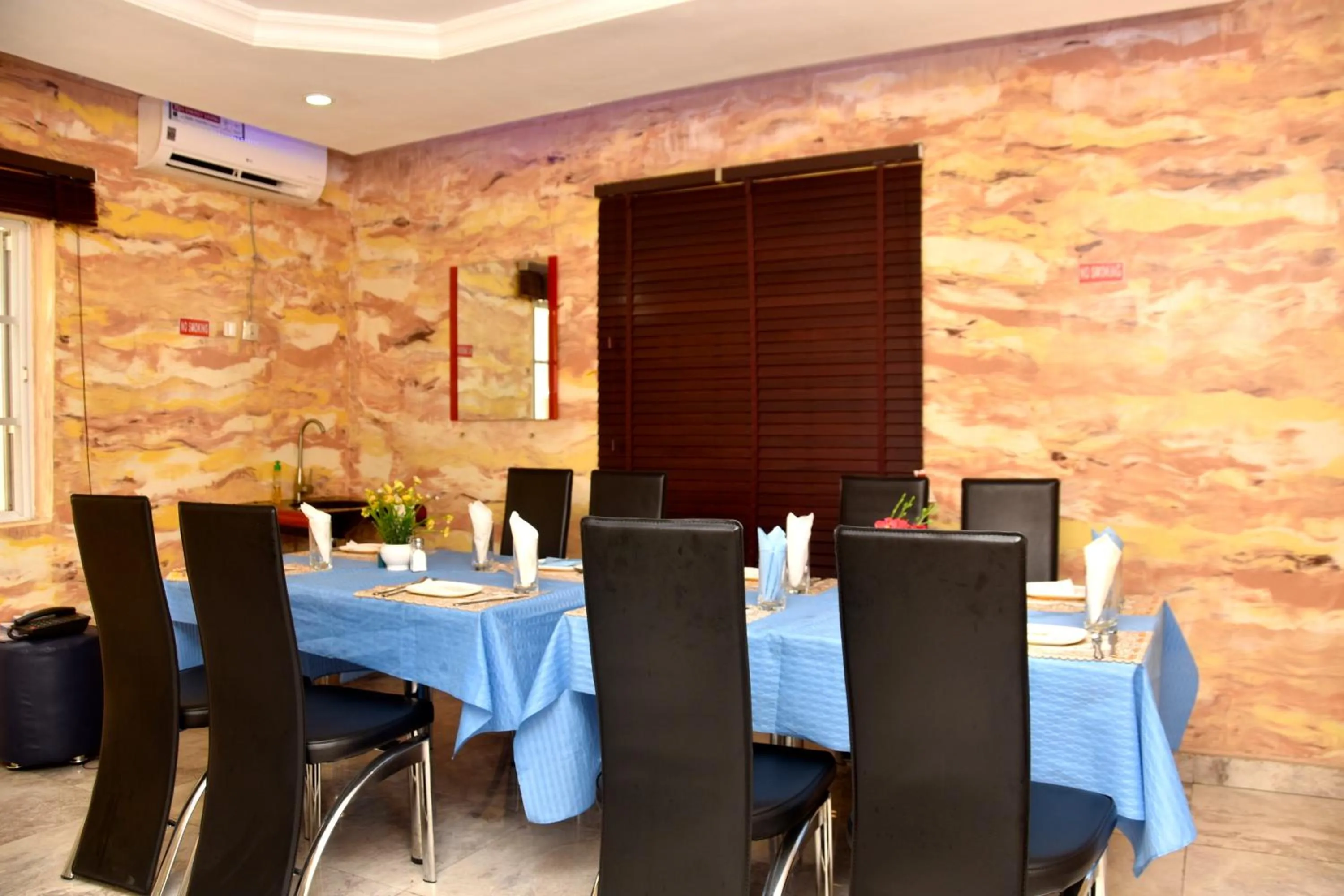 Restaurant/places to eat in Mountain Top Lodge Hotel