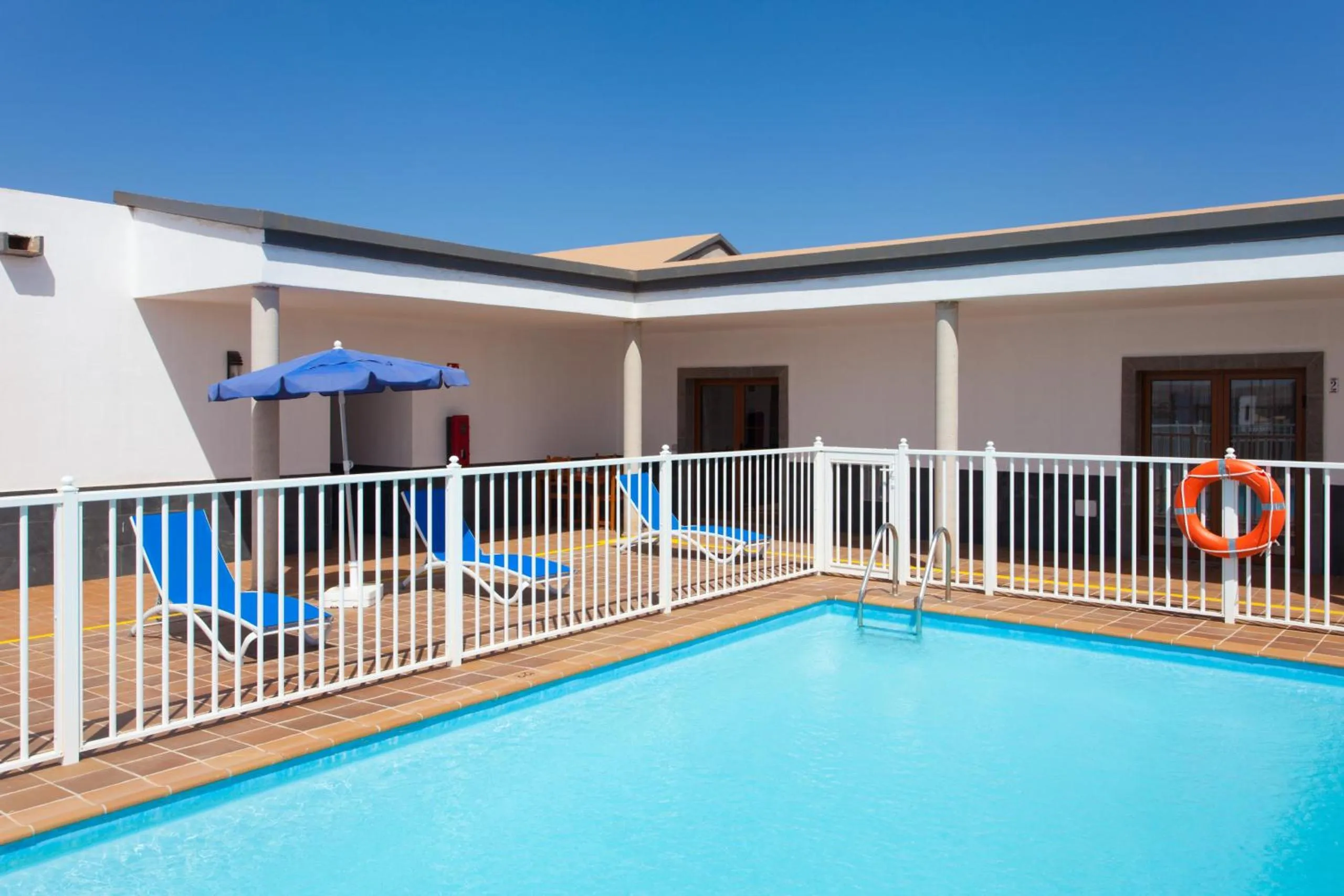 Swimming pool in Villas & Apartamentos Tao Mazo