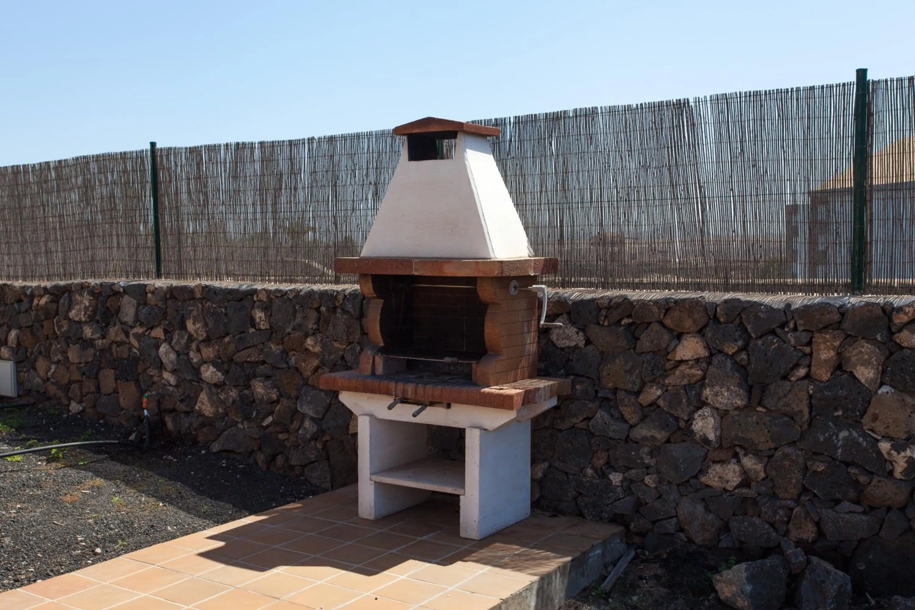 BBQ facilities in Villas & Apartamentos Tao Mazo