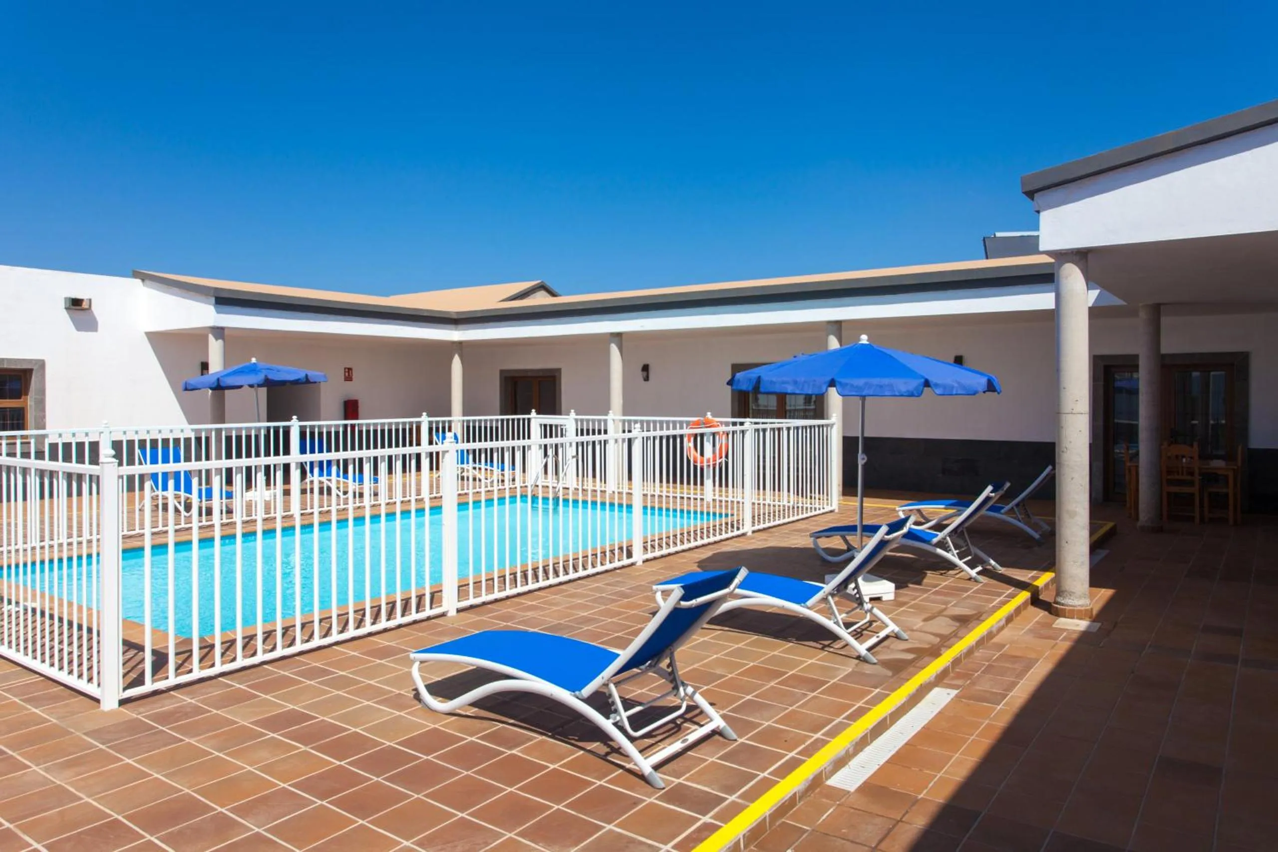 Swimming pool in Villas & Apartamentos Tao Mazo