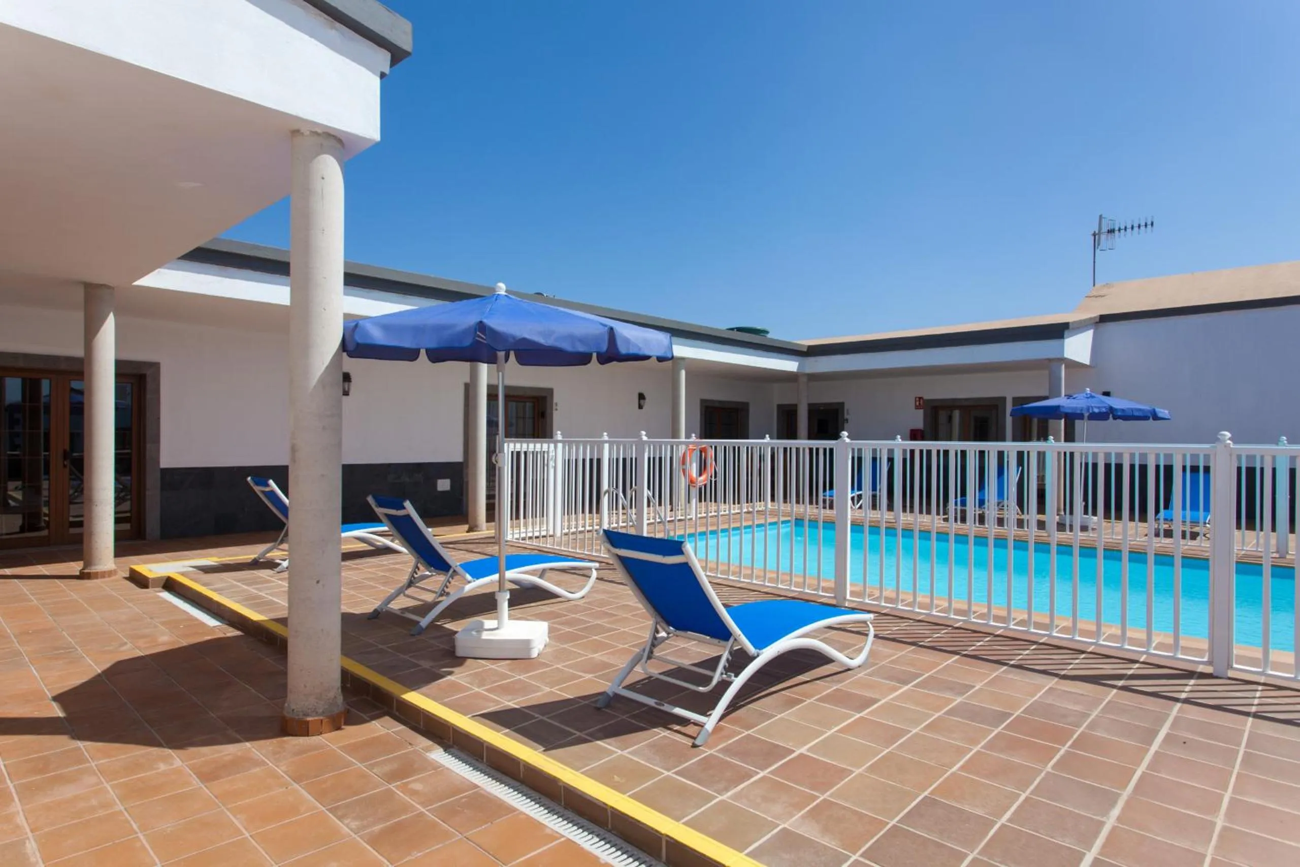 Swimming pool in Villas & Apartamentos Tao Mazo