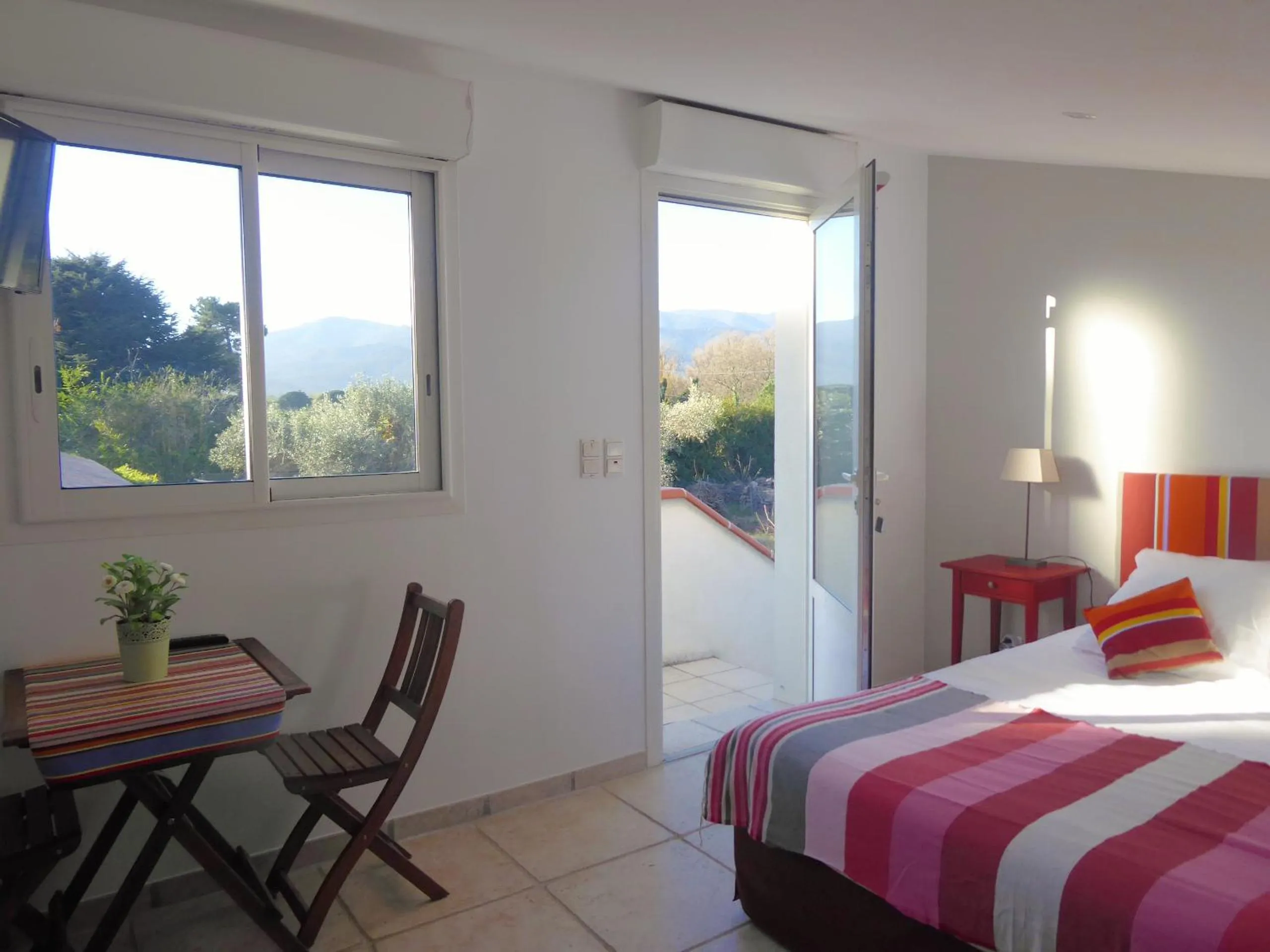 Mountain view, Bed in Mas Picton