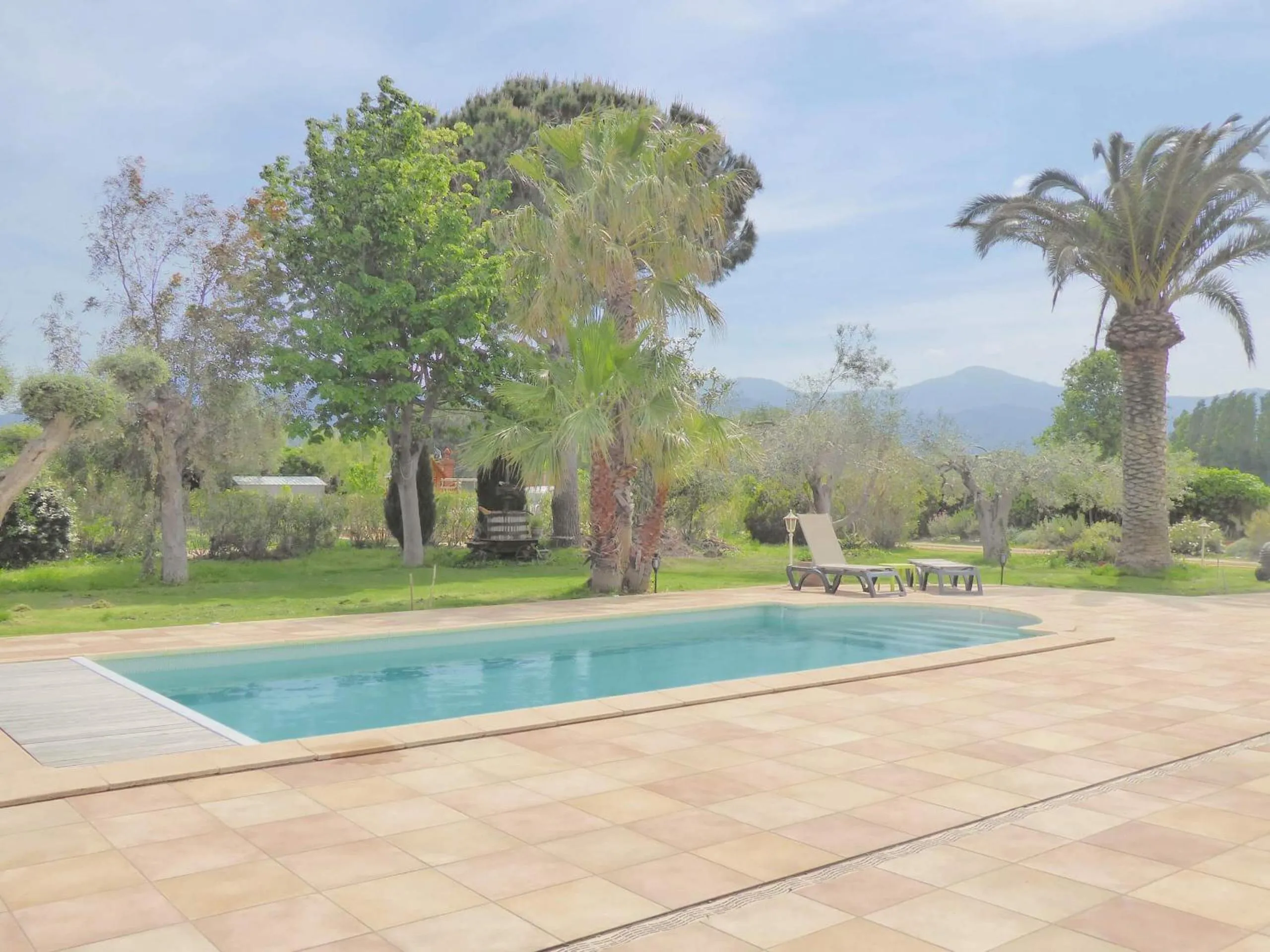 Garden view in Mas Picton