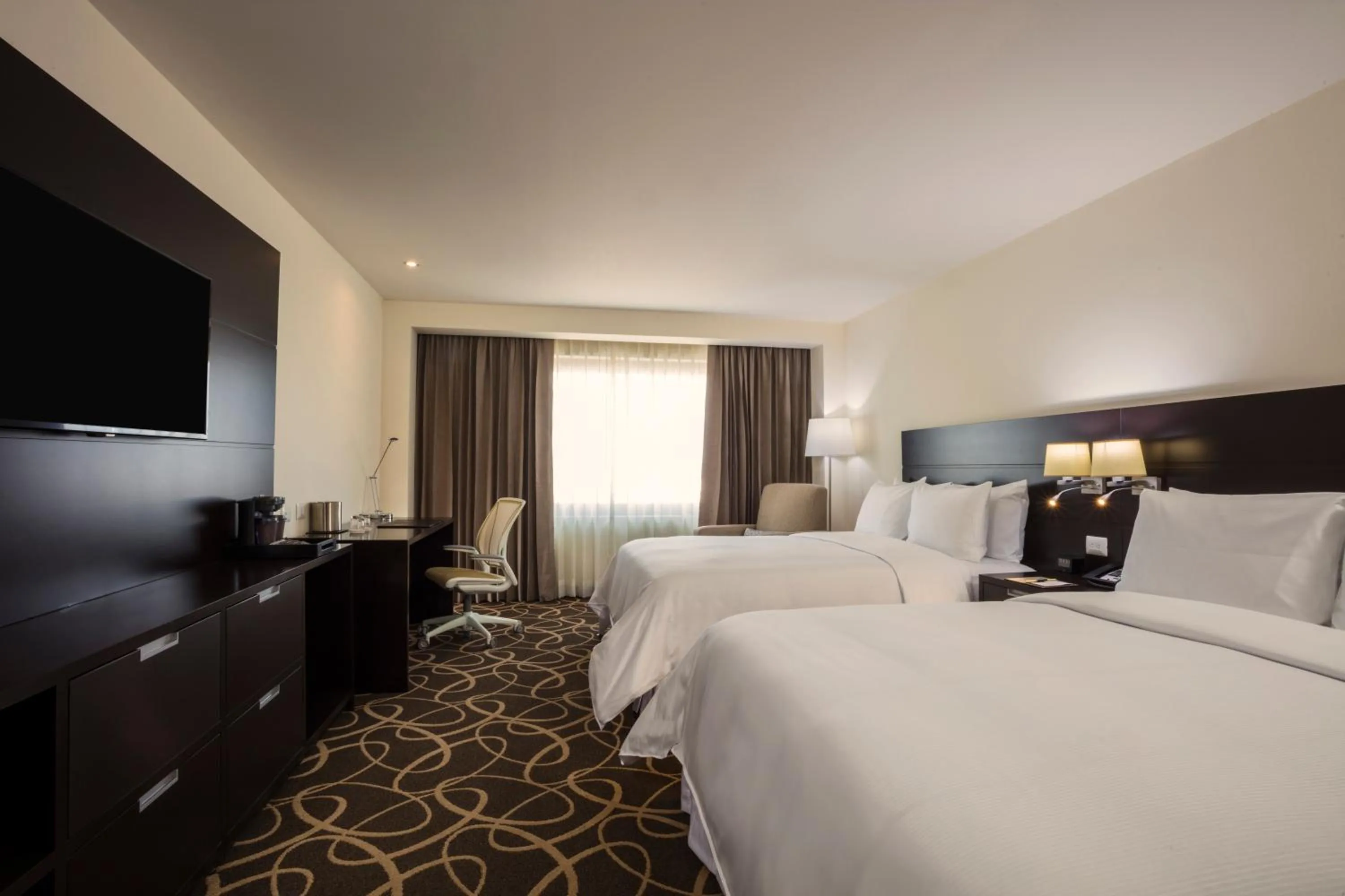 TV and multimedia, Bed in Doubletree By Hilton Toluca