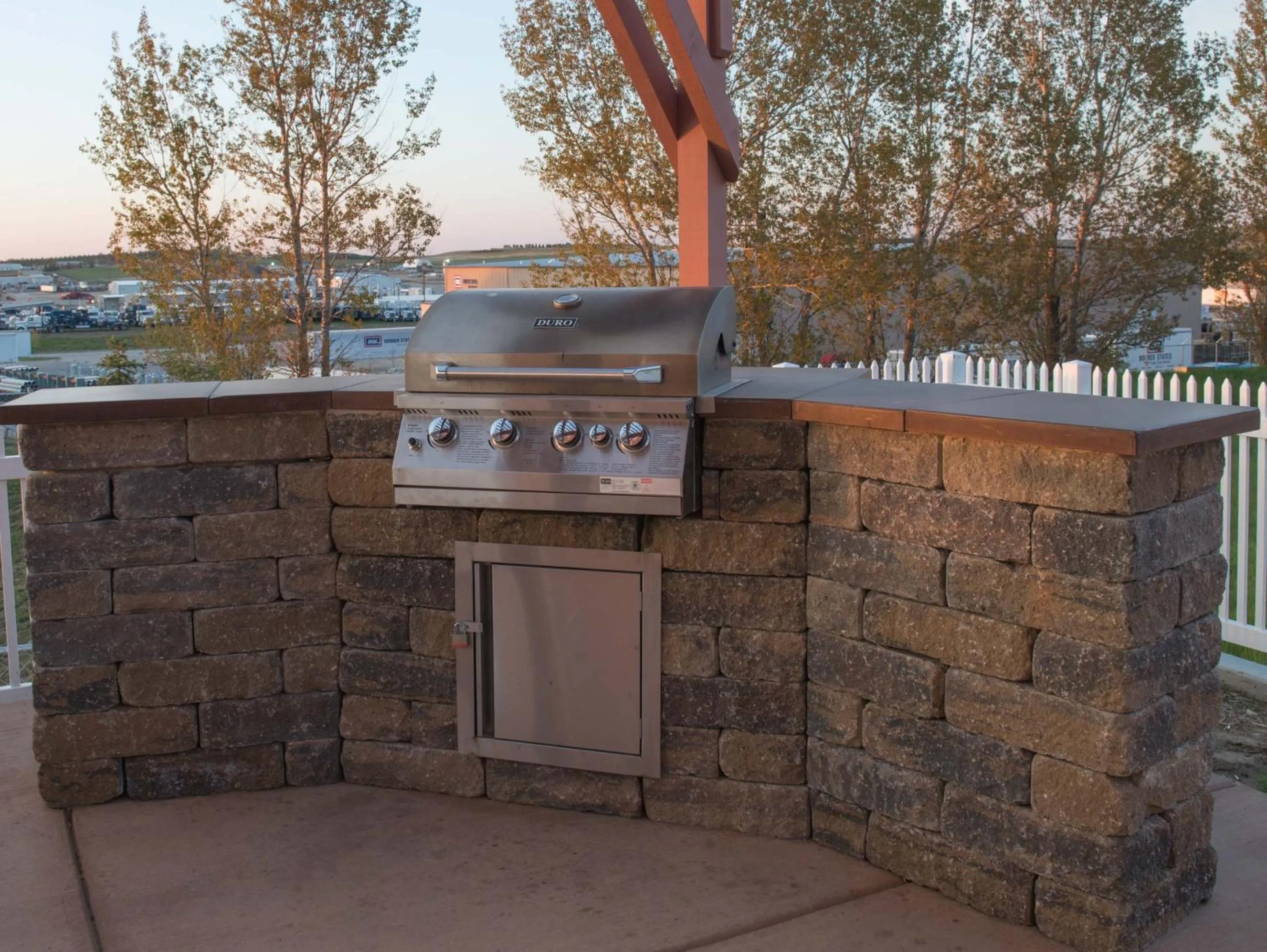 BBQ facilities in Red Roof Inn & Suites Dickinson