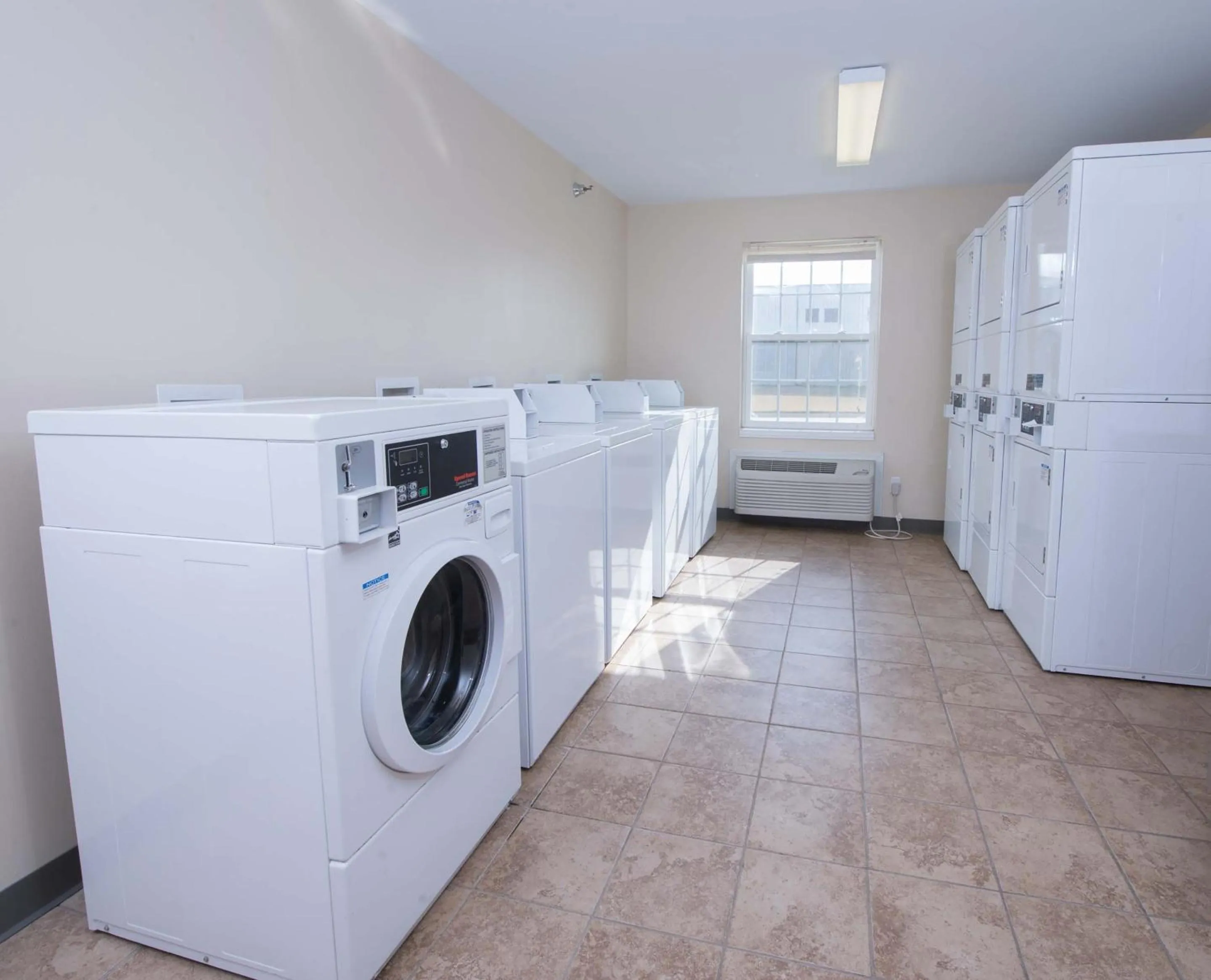 laundry in Red Roof Inn & Suites Dickinson