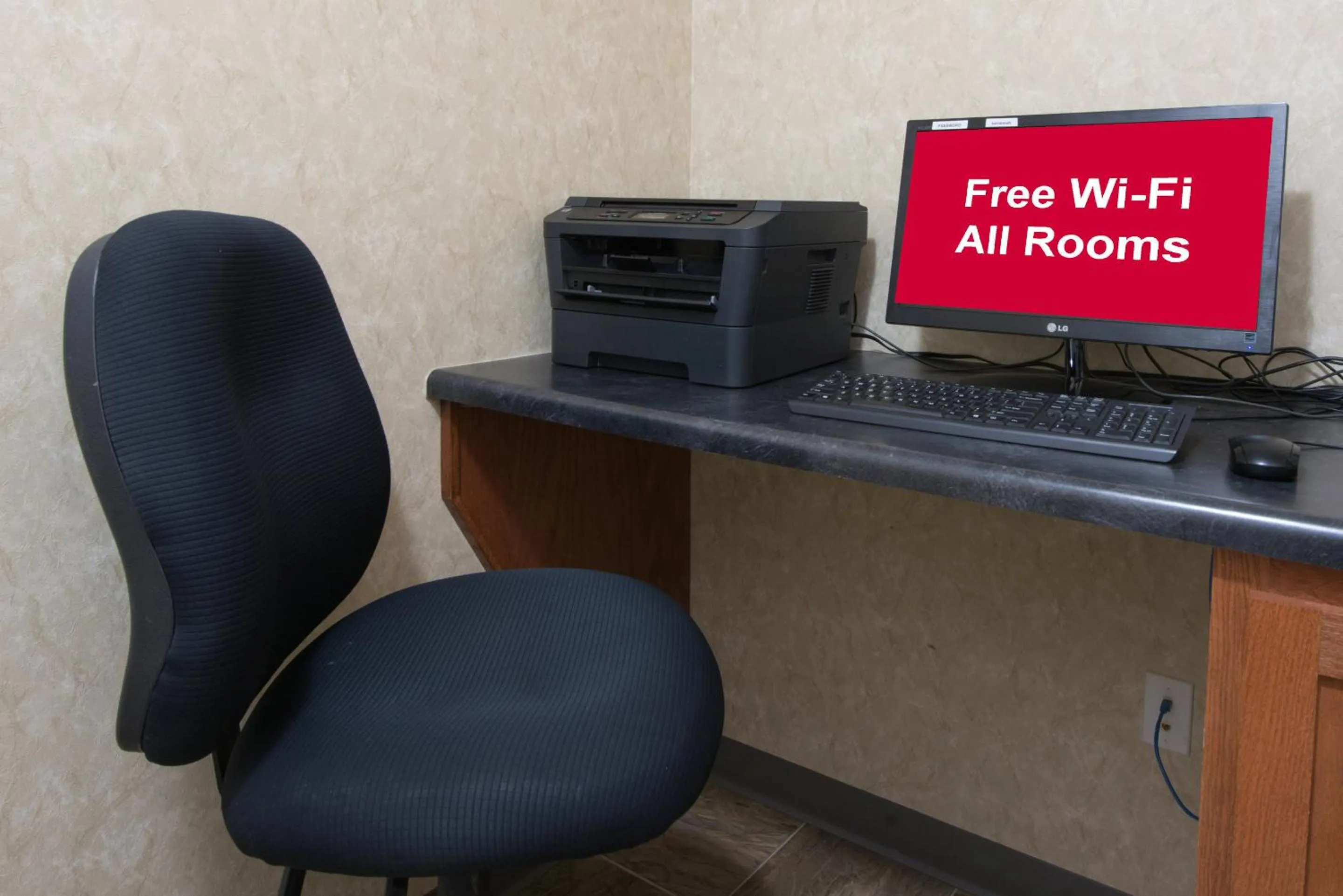 Business facilities in Red Roof Inn & Suites Dickinson