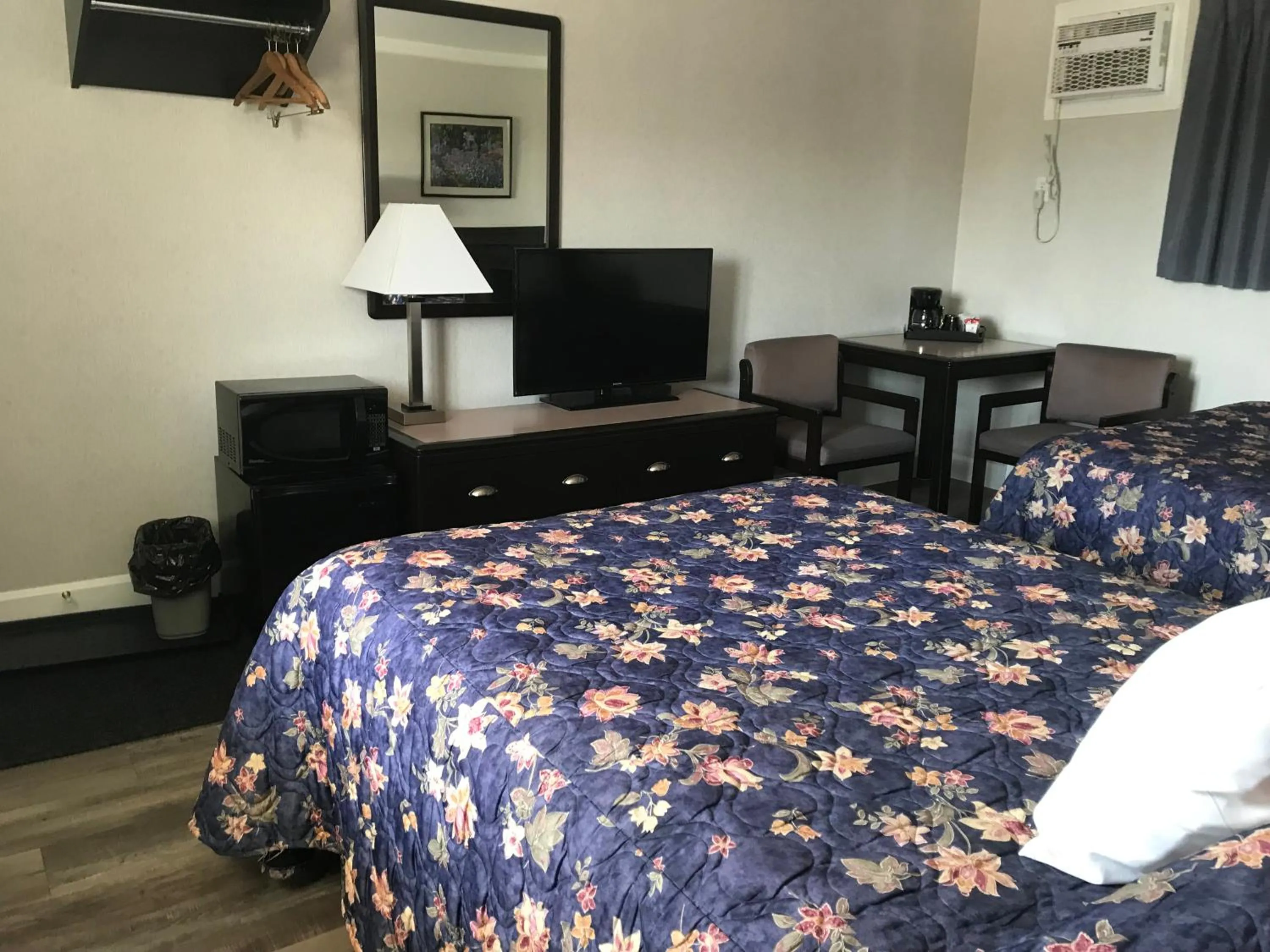 Bedroom, Bed in Tay Inn