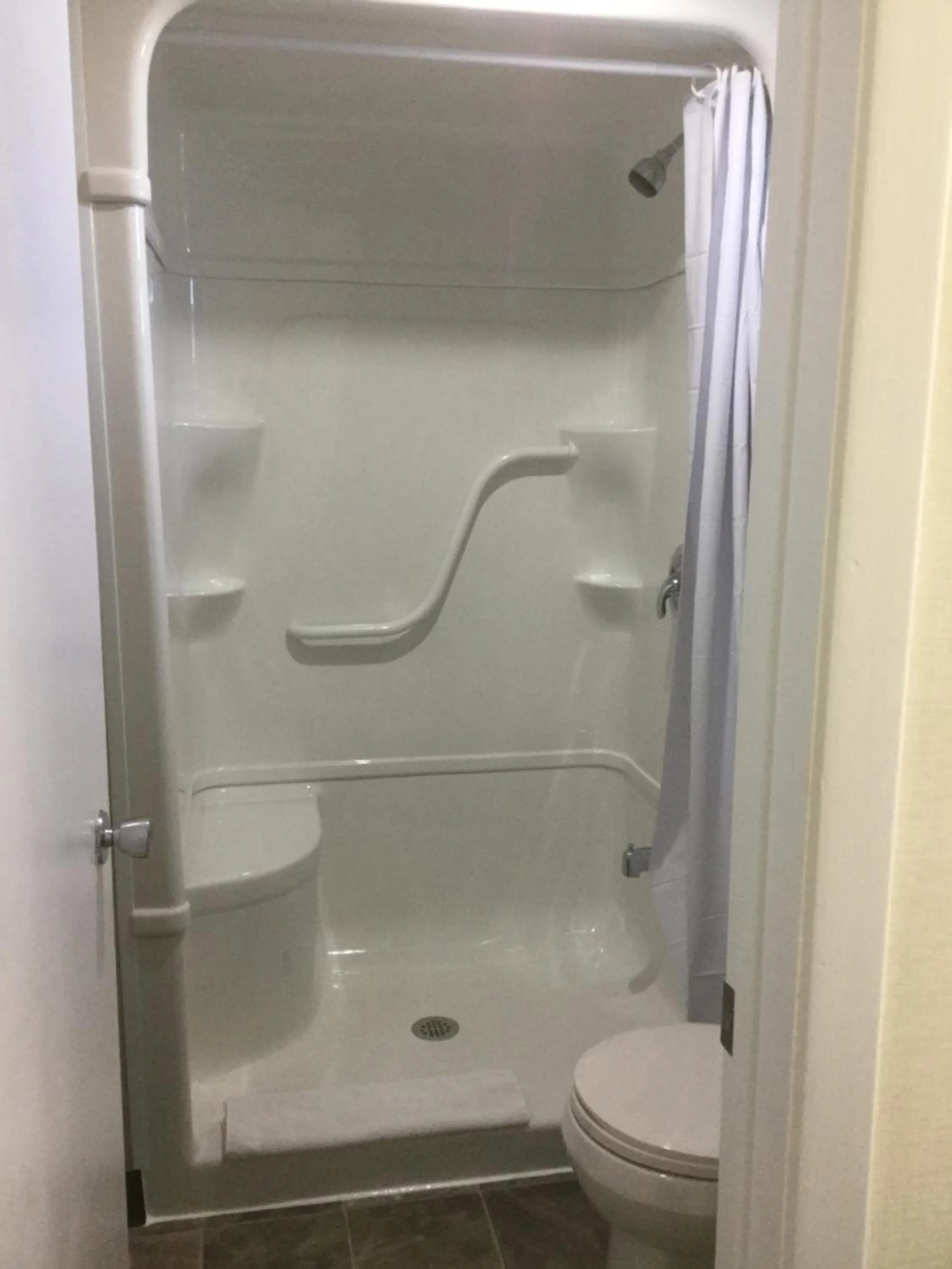 Shower in Tay Inn