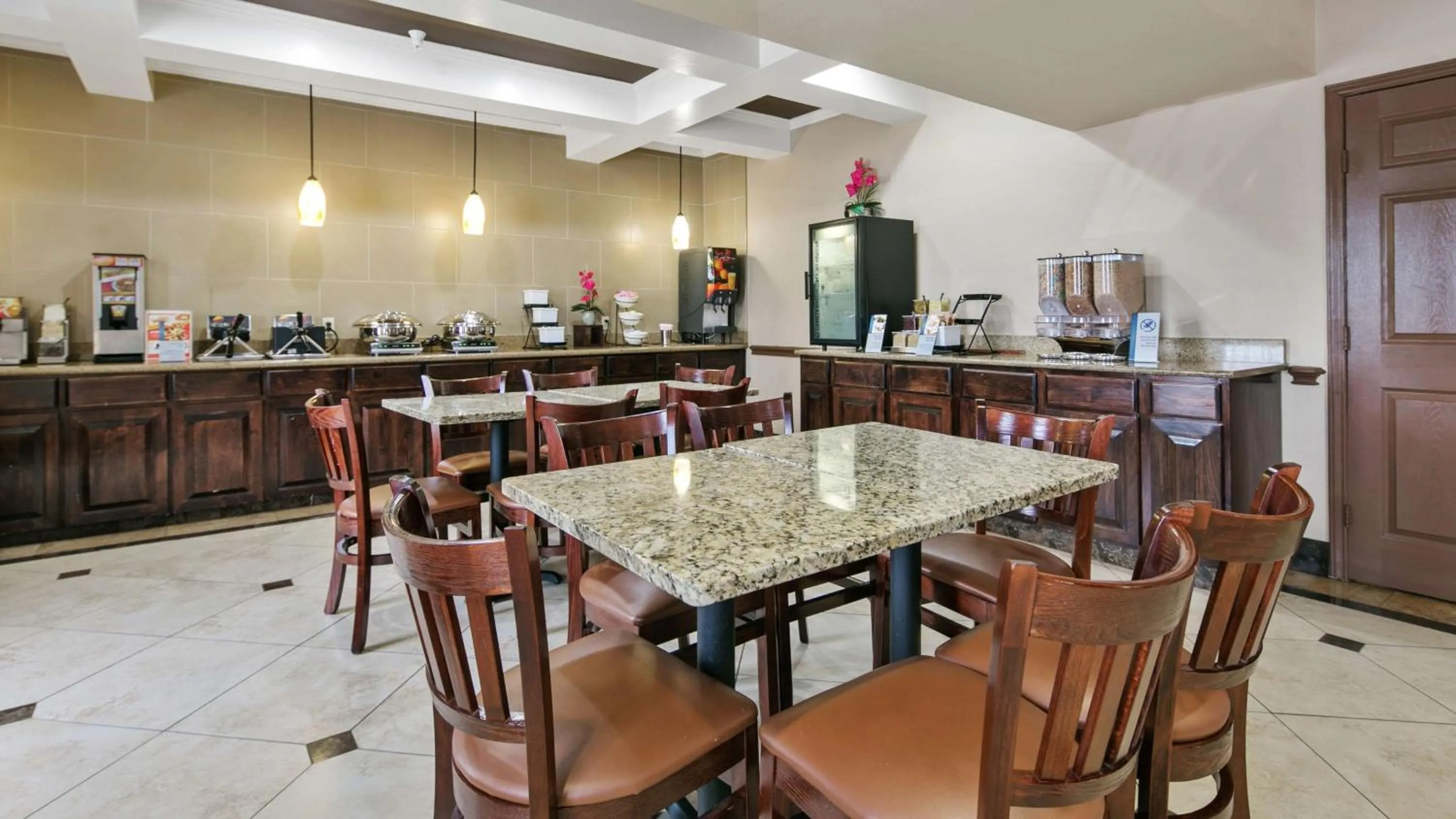 Breakfast in Best Western Plus Georgetown Inn & Suites