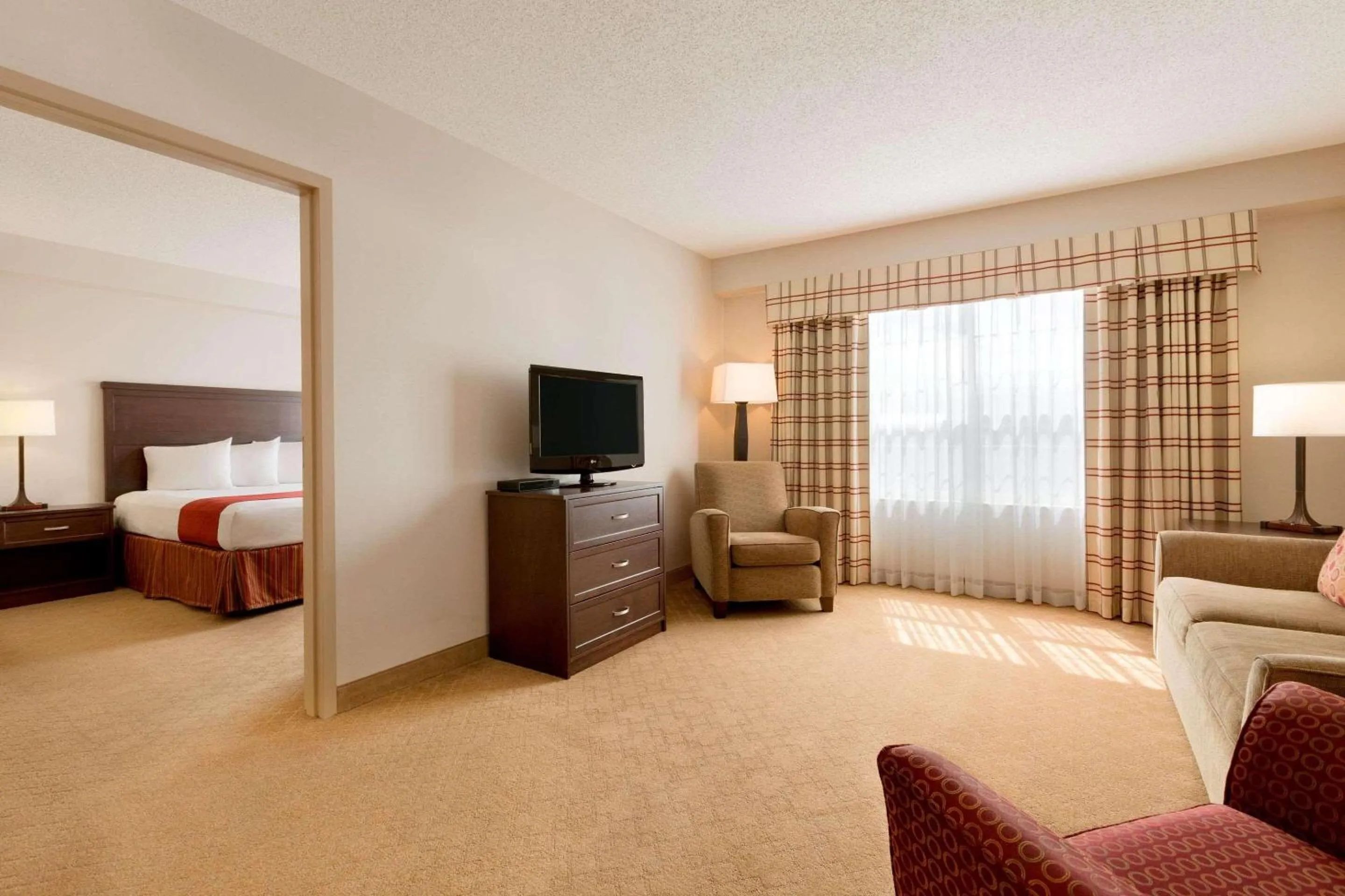 Bedroom, Bed in Country Inn & Suites by Radisson, Calgary-Northeast