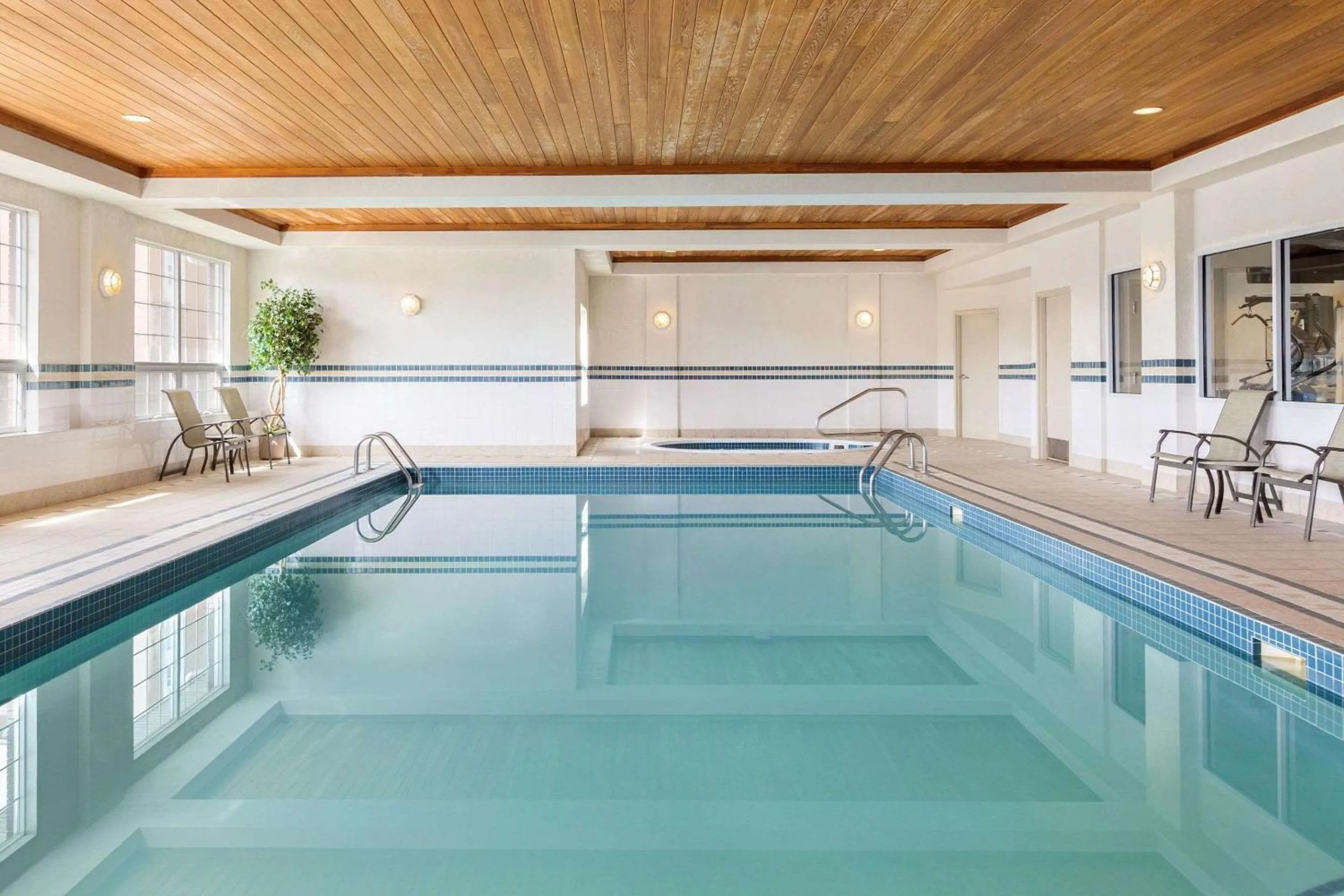 Swimming pool in Country Inn & Suites by Radisson, Calgary-Northeast
