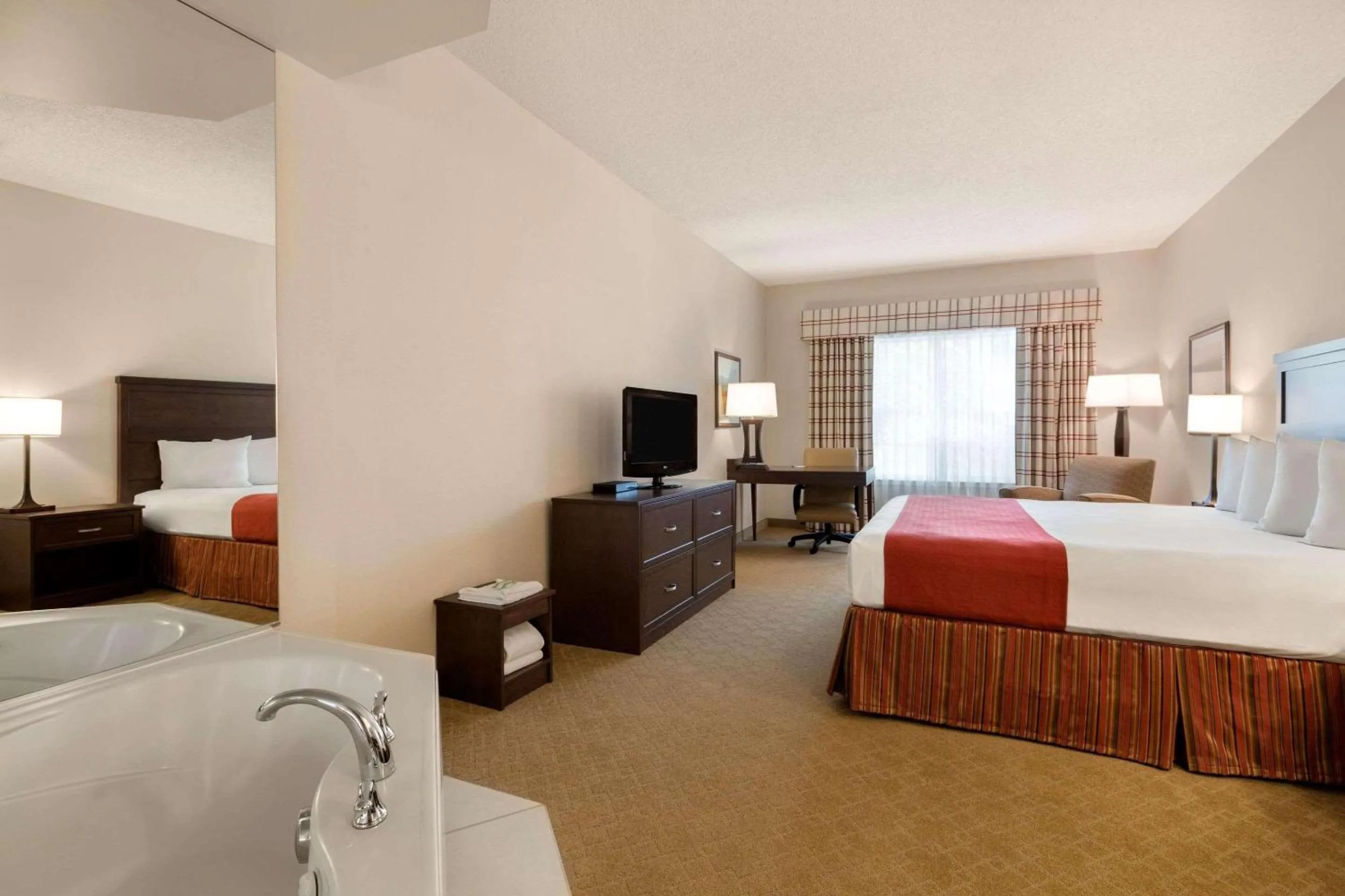 Bedroom, Bed in Country Inn & Suites by Radisson, Calgary-Northeast